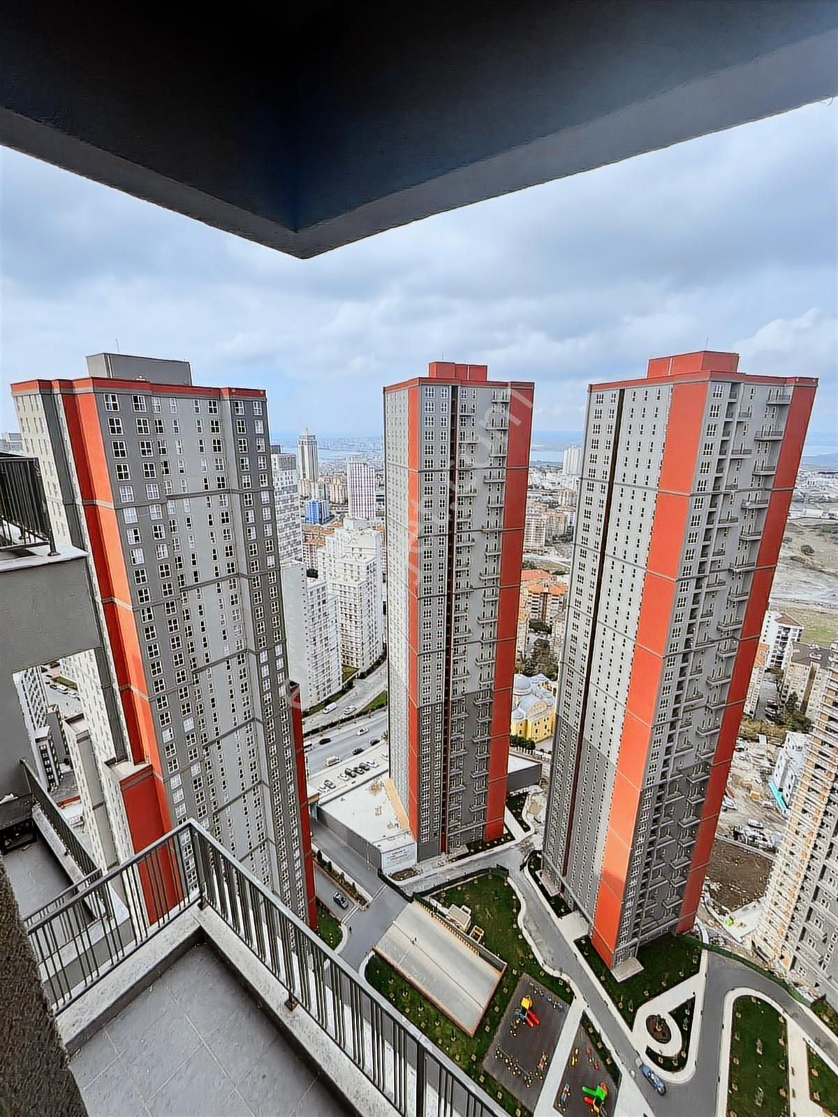 Ödül İstanbul Esenyurt Göl Ve Deniz Manzaralı 1+1 Daire