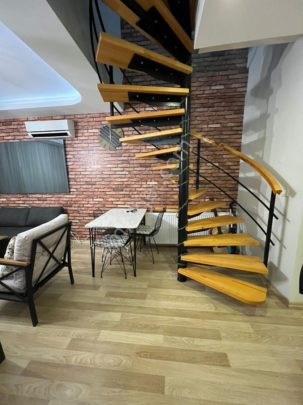 Gürselpaşa Real Kavşağı Yakını Sosyal Donatılı Sitede Kiralık 1+1 Dubleks