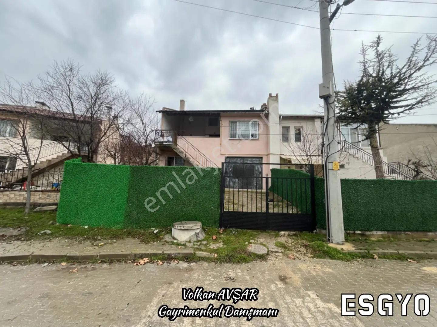Esgyo'dan 301 M² Arsa Üzerinde Kapalı Garajlı 2 Katlı Müstakil