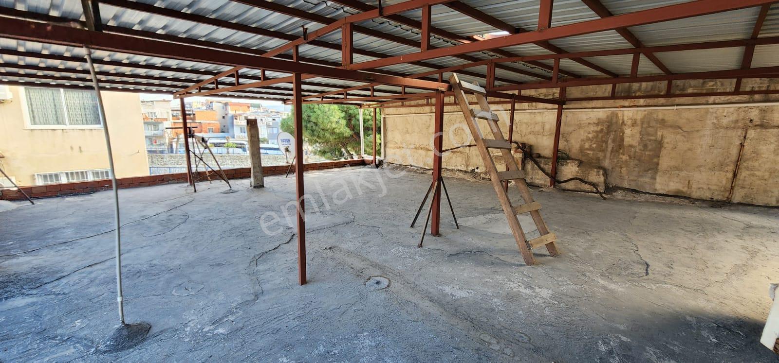 İzmir Bayraklıda Satılık Müstakil Bahçeli İki Katlı Bina - Görsel 32