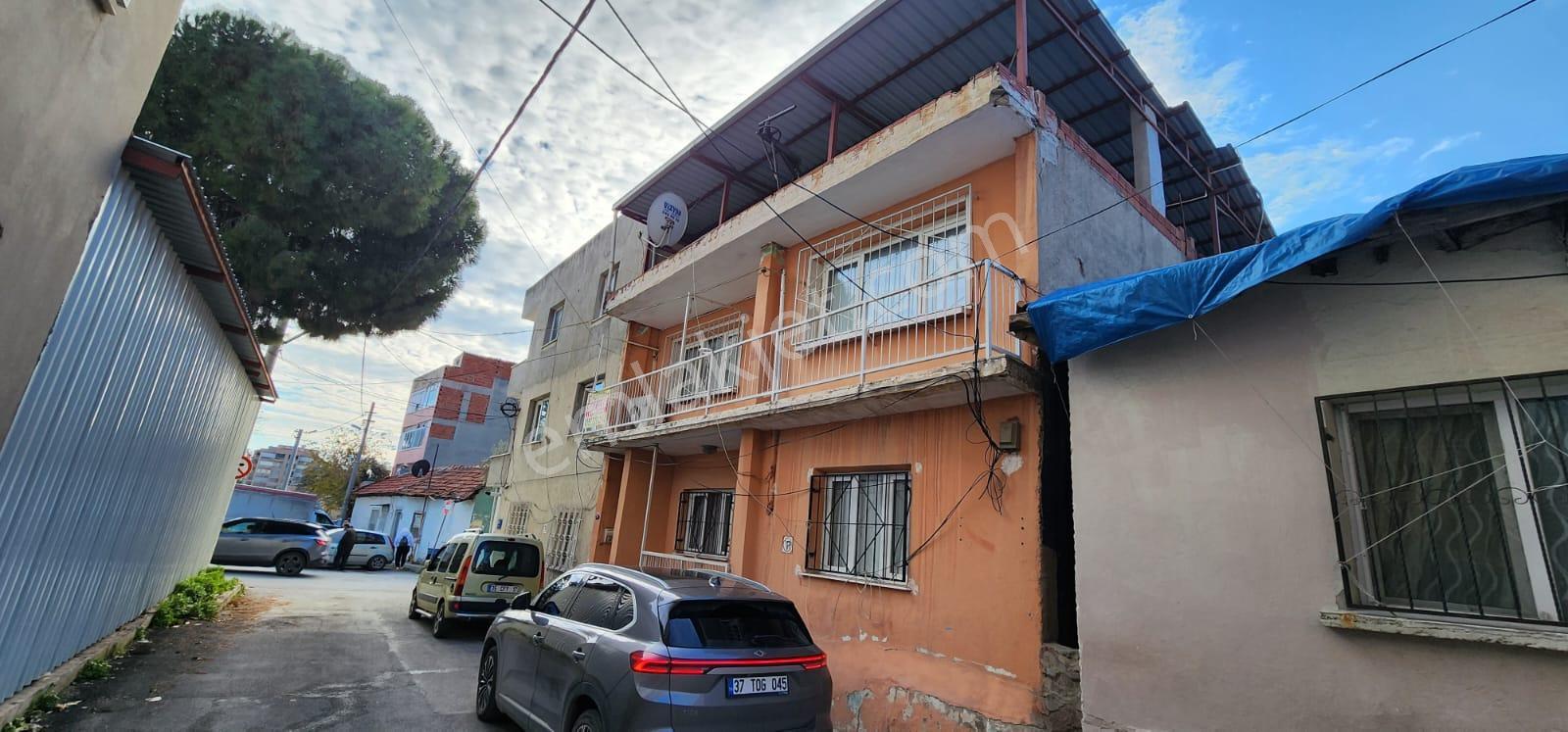 İzmir Bayraklıda Satılık Müstakil Bahçeli İki Katlı Bina - Görsel 3