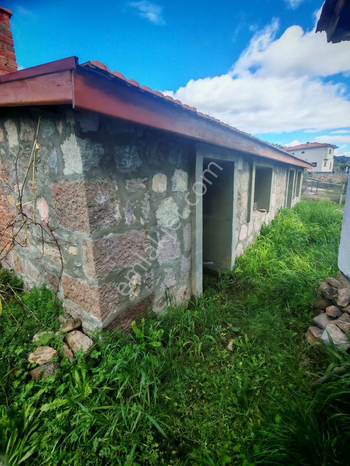 Dikili Kıroba Köyünde 590 M2 Bahçe İçinde Satılık Köy Evi - Görsel 9