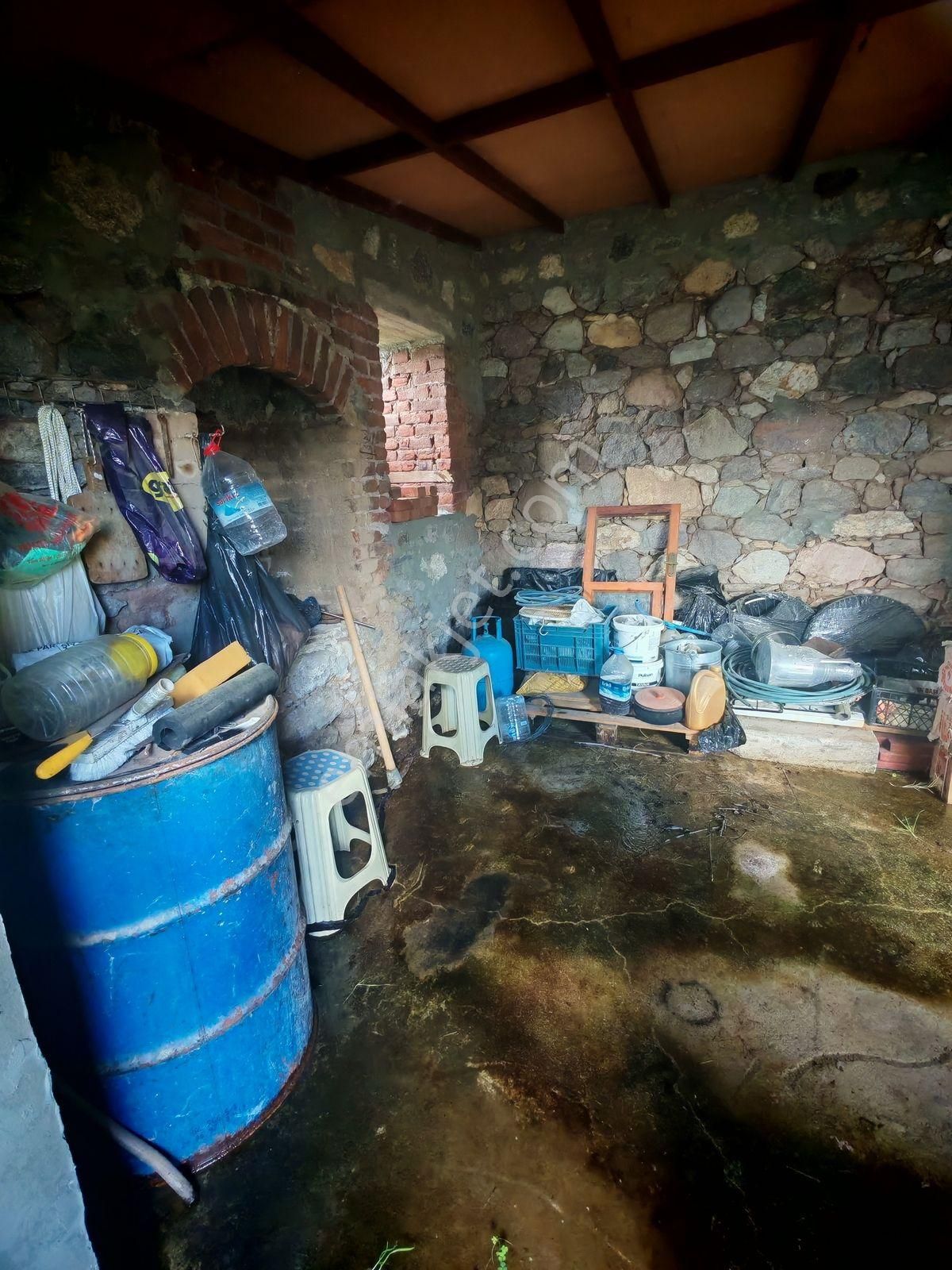 Dikili Kıroba Köyünde 590 M2 Bahçe İçinde Satılık Köy Evi - Görsel 19