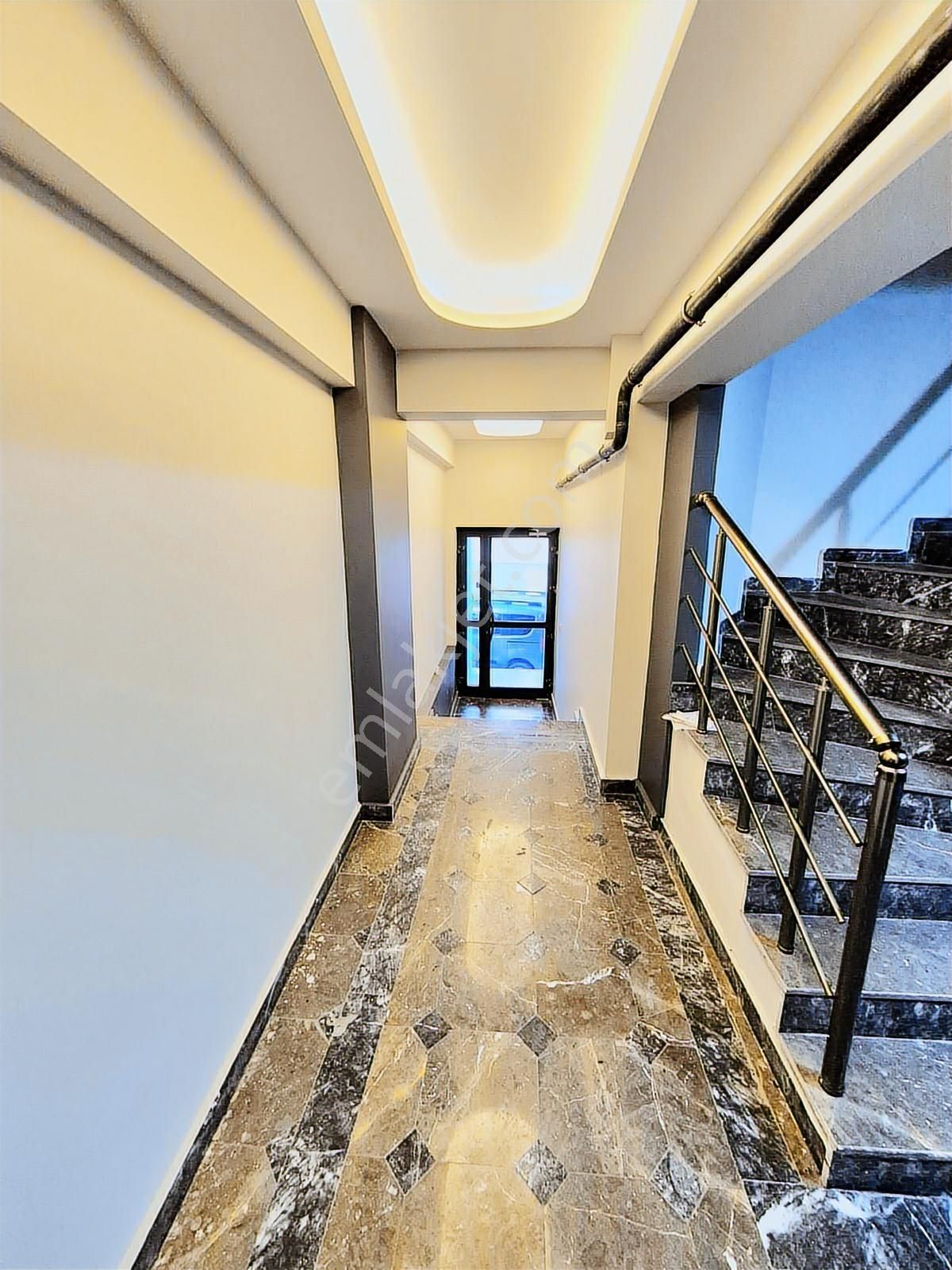 Alaybey Merkezde Yeni Bina Kapalı Otopark 1+1 65m2 - Görsel 12