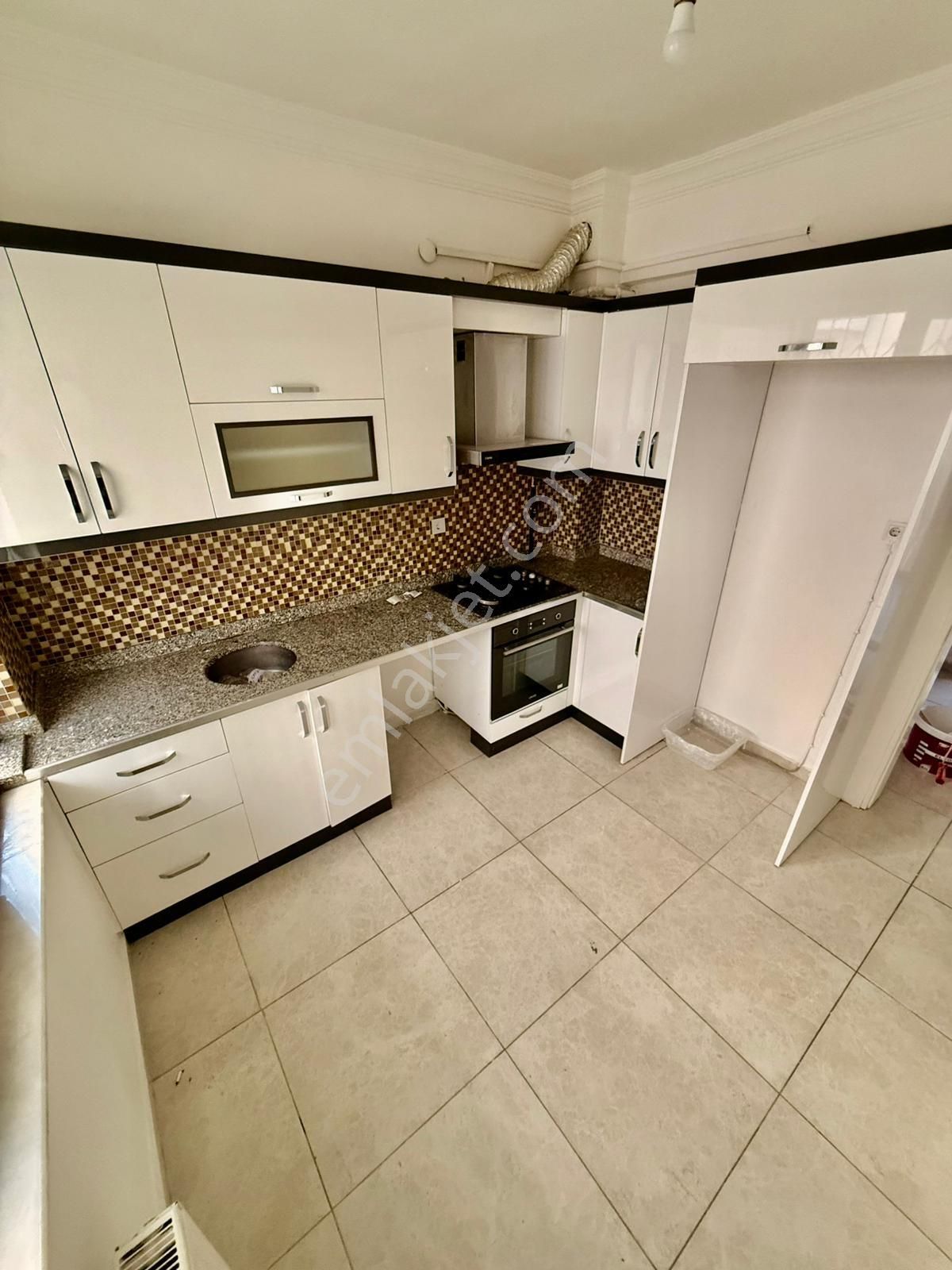 Yeniemek'de Tramvay&okul Yanı Doğalgazlı Ebeveyn Banyolu2+1daire