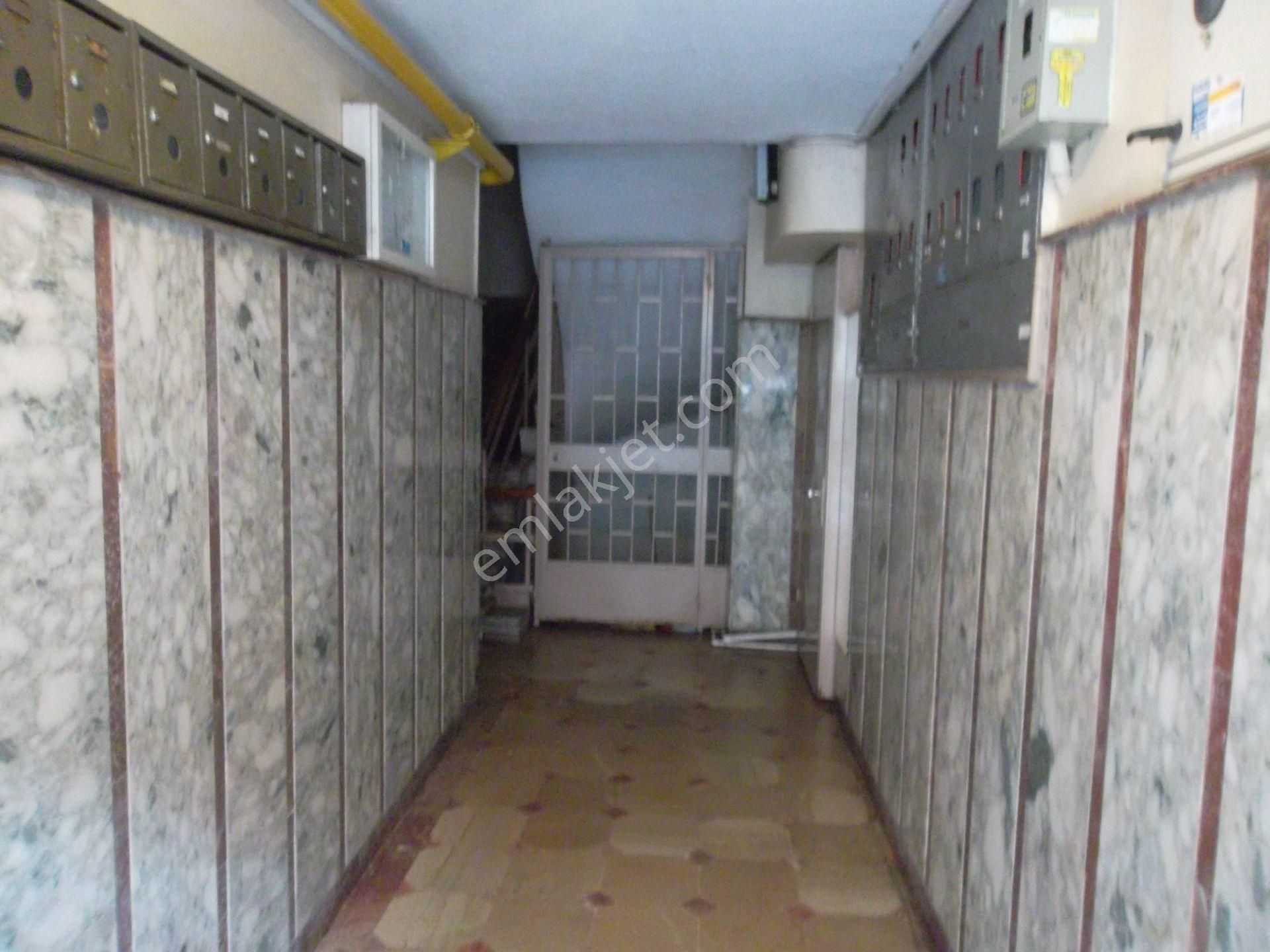 Üçyol Metro Yanında Asansörlü Ara Kat 2+1 Kiralık Daire - Görsel 5