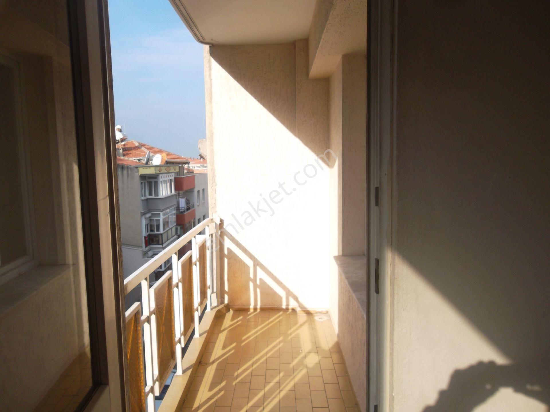 Üçyol Metro Yanında Asansörlü Ara Kat 2+1 Kiralık Daire - Görsel 11