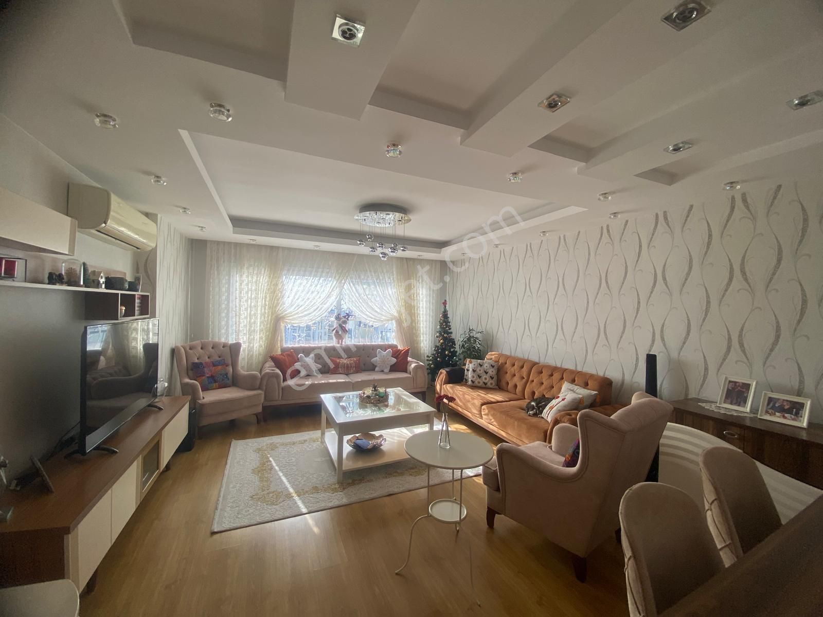 İz'den 100.yıl'da Merkezi Konum Avantajlı Geniş 3+1 Satılık Daire