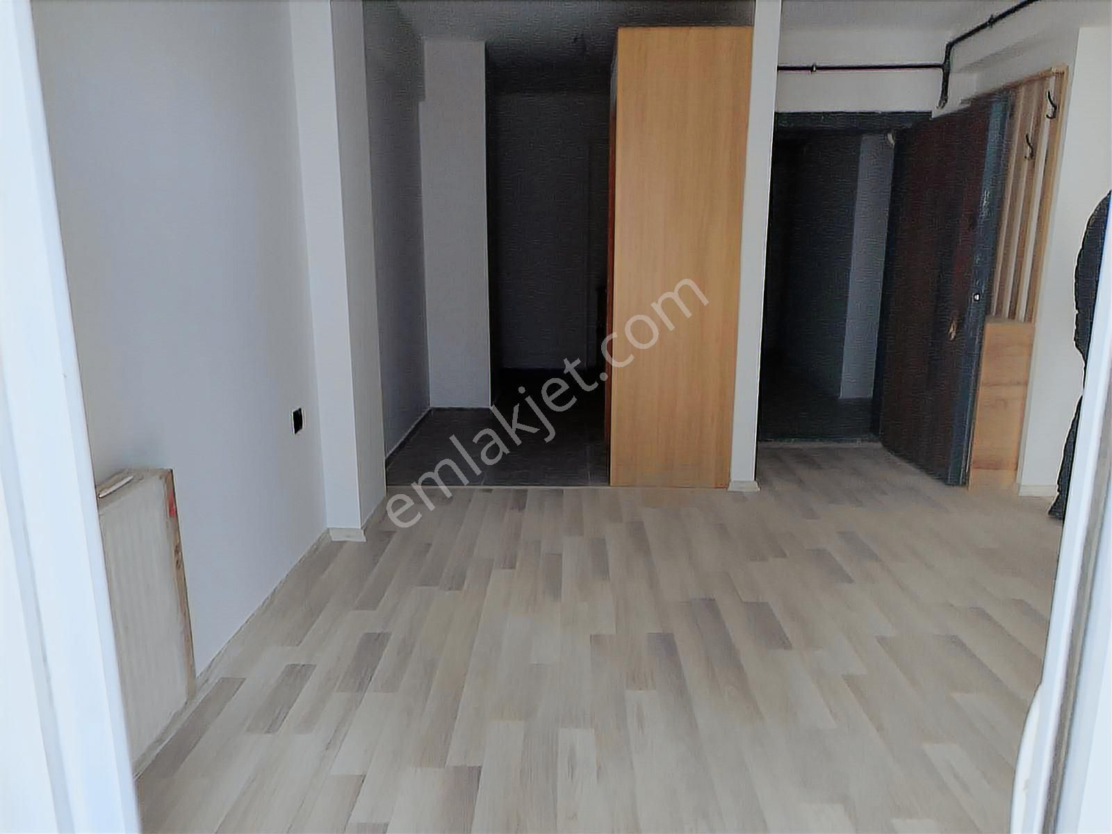 Seyrekte Kapalı Mutfak Tarzında 1+1 Doğalgaz Li Daire