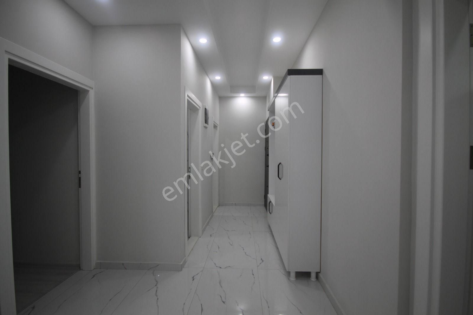 Serik Sanayi Yakını 150 M² Kullanım Alanı Sıfır Arakat 4+0 Daıre
