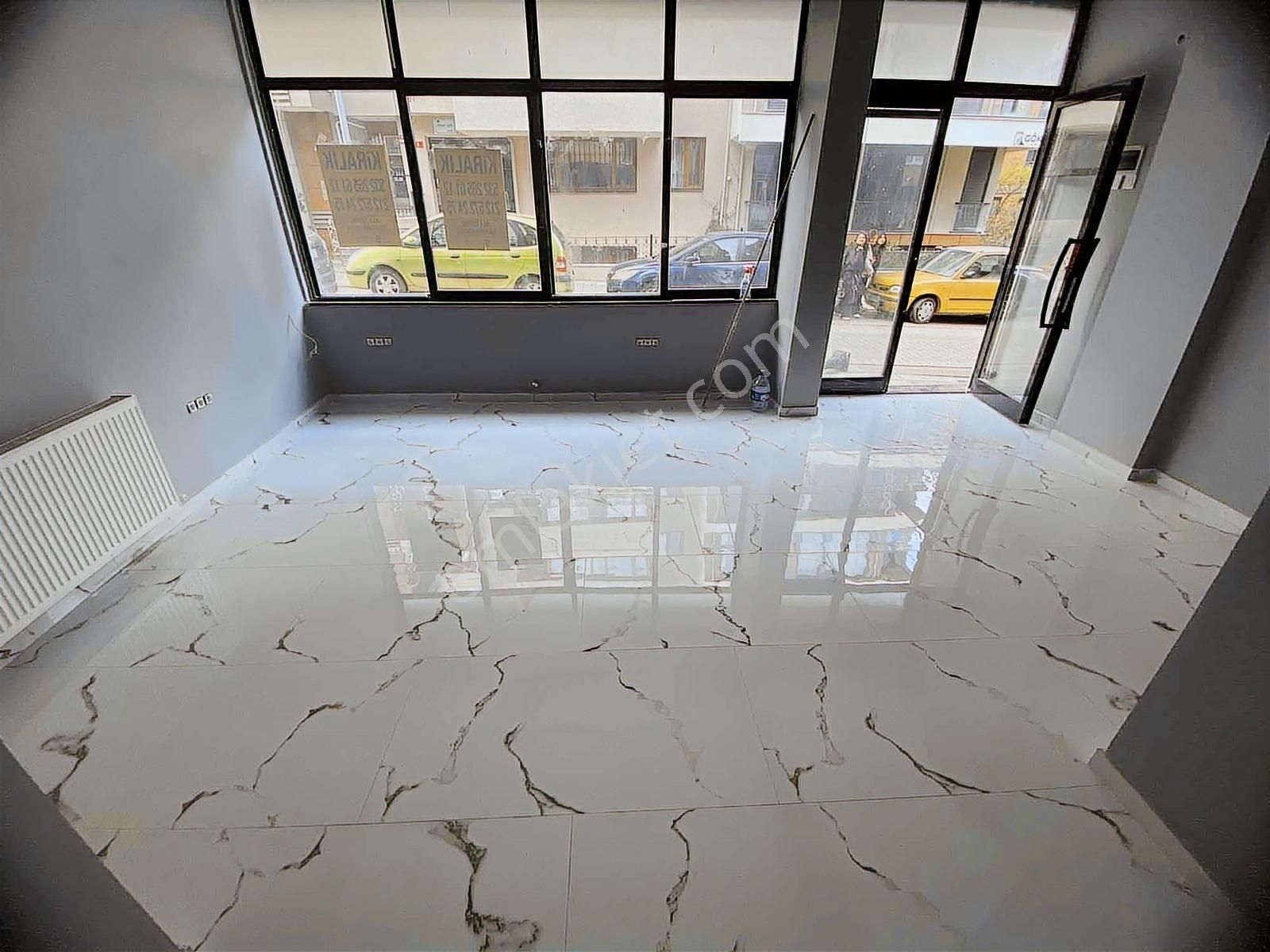 Kadıköy Caferağa'da Satılık 85m² Yüksek Kira Getirili Dükkan - Görsel 3