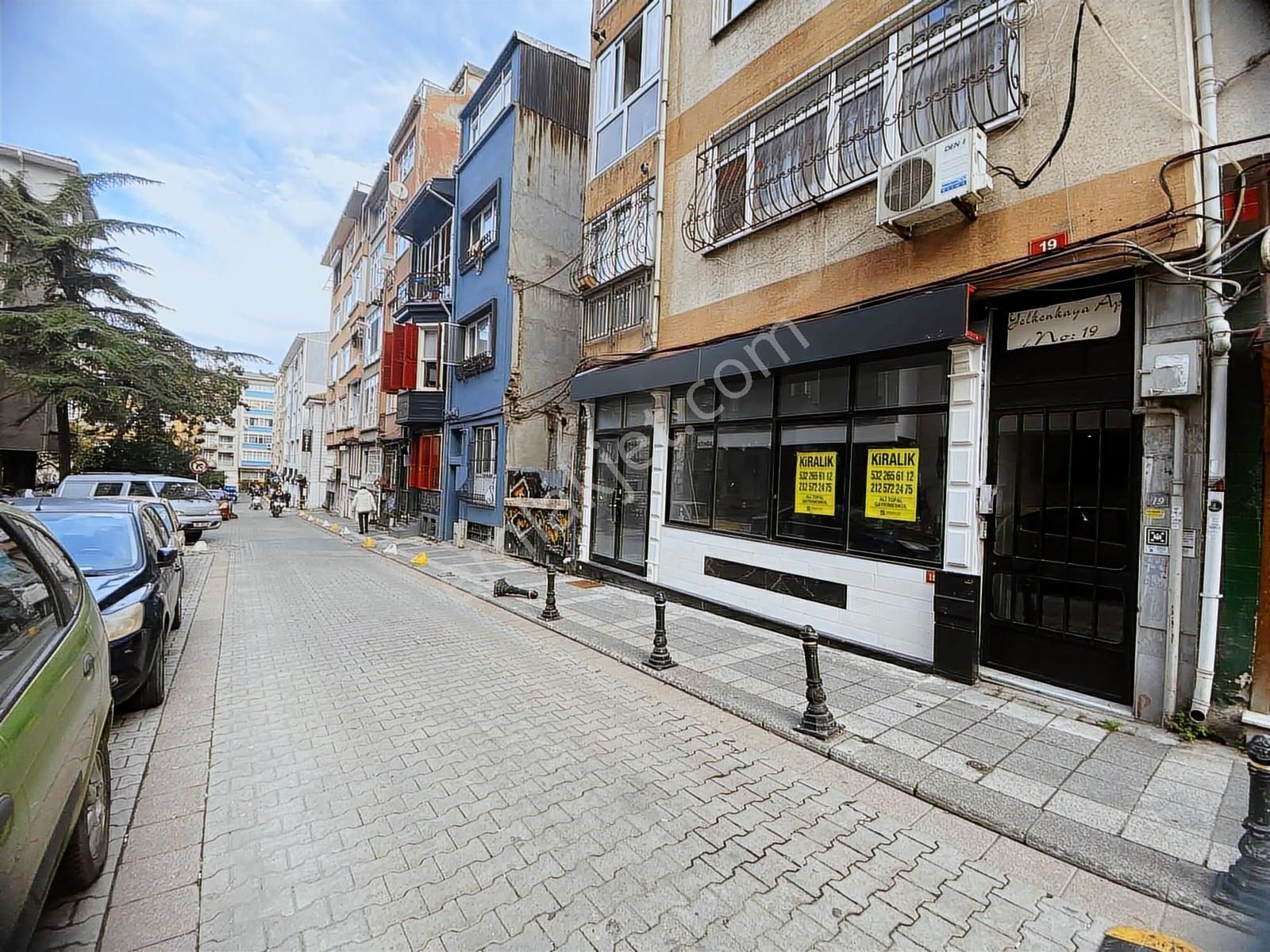 Kadıköy Caferağa'da Satılık 85m² Yüksek Kira Getirili Dükkan