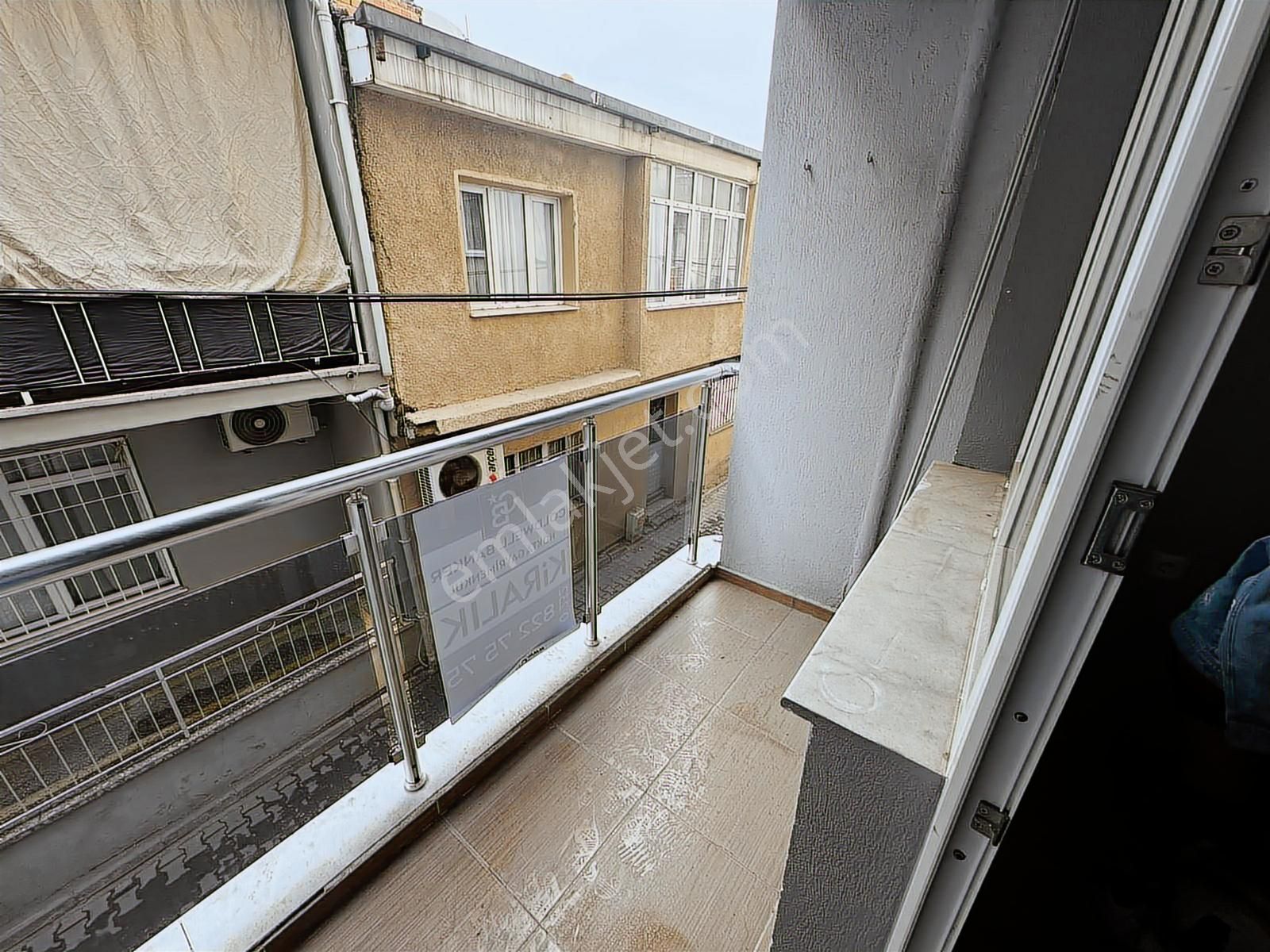 Bornova Çamdibi Merkezi Konumda Kiralık Geniş 3+1 Daire - Görsel 3