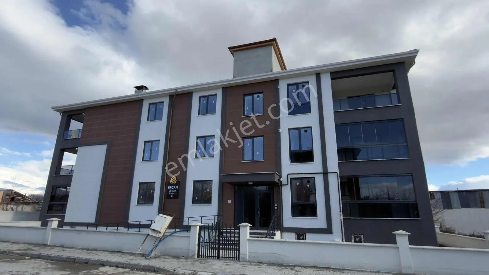 Remax Dem'den Demirkent Mahallesi Ara Kat Anahtar Teslim 2+1