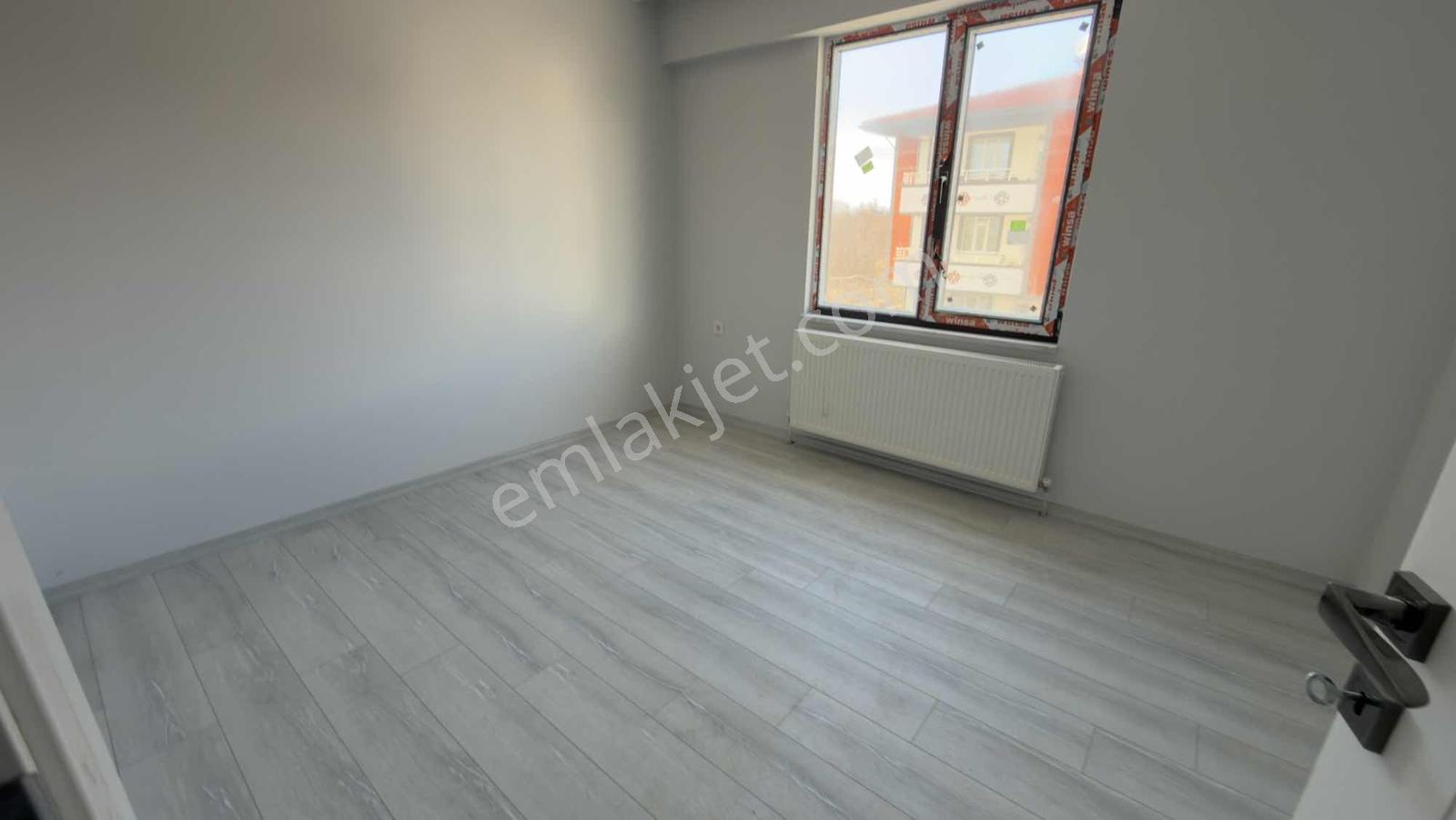 Remax Dem'den Demirkent Mahallesi Ara Kat Anahtar Teslim 2+1 - Görsel 13