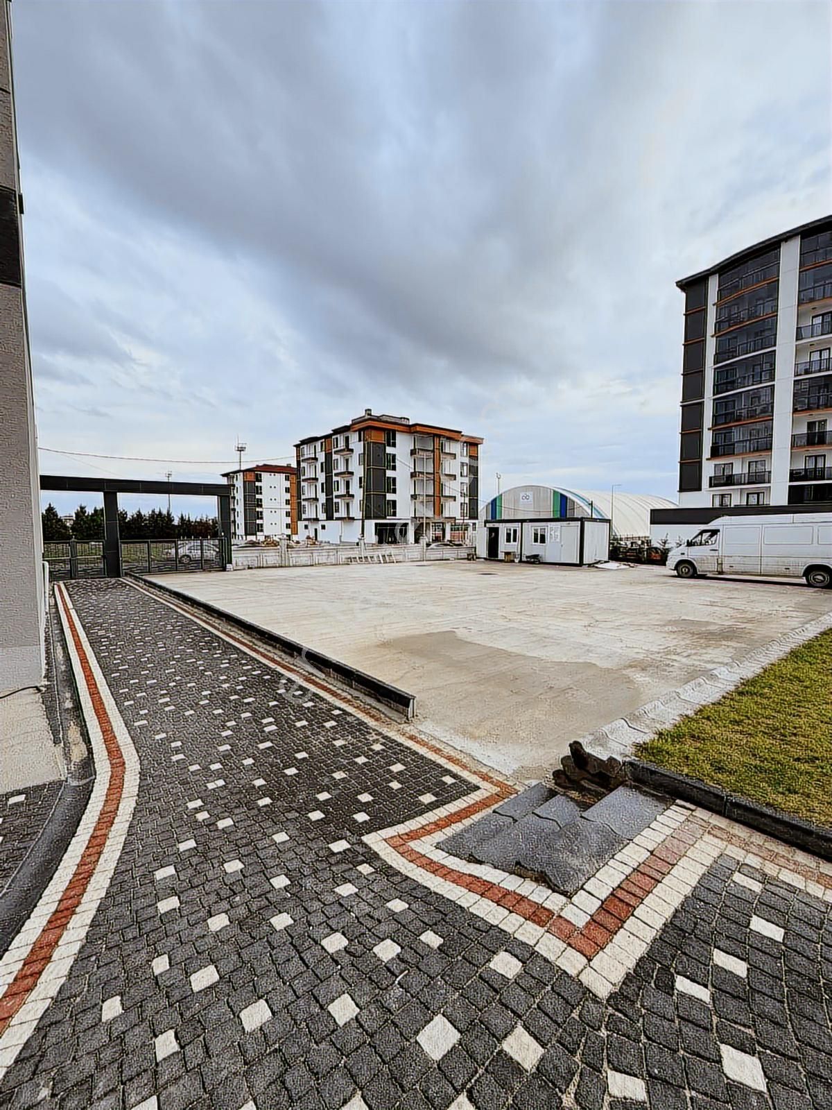 Drm Lifedan Hatipte Bayındır Towers Havuz Cephe Köşe 1+1 Daire - Görsel 4
