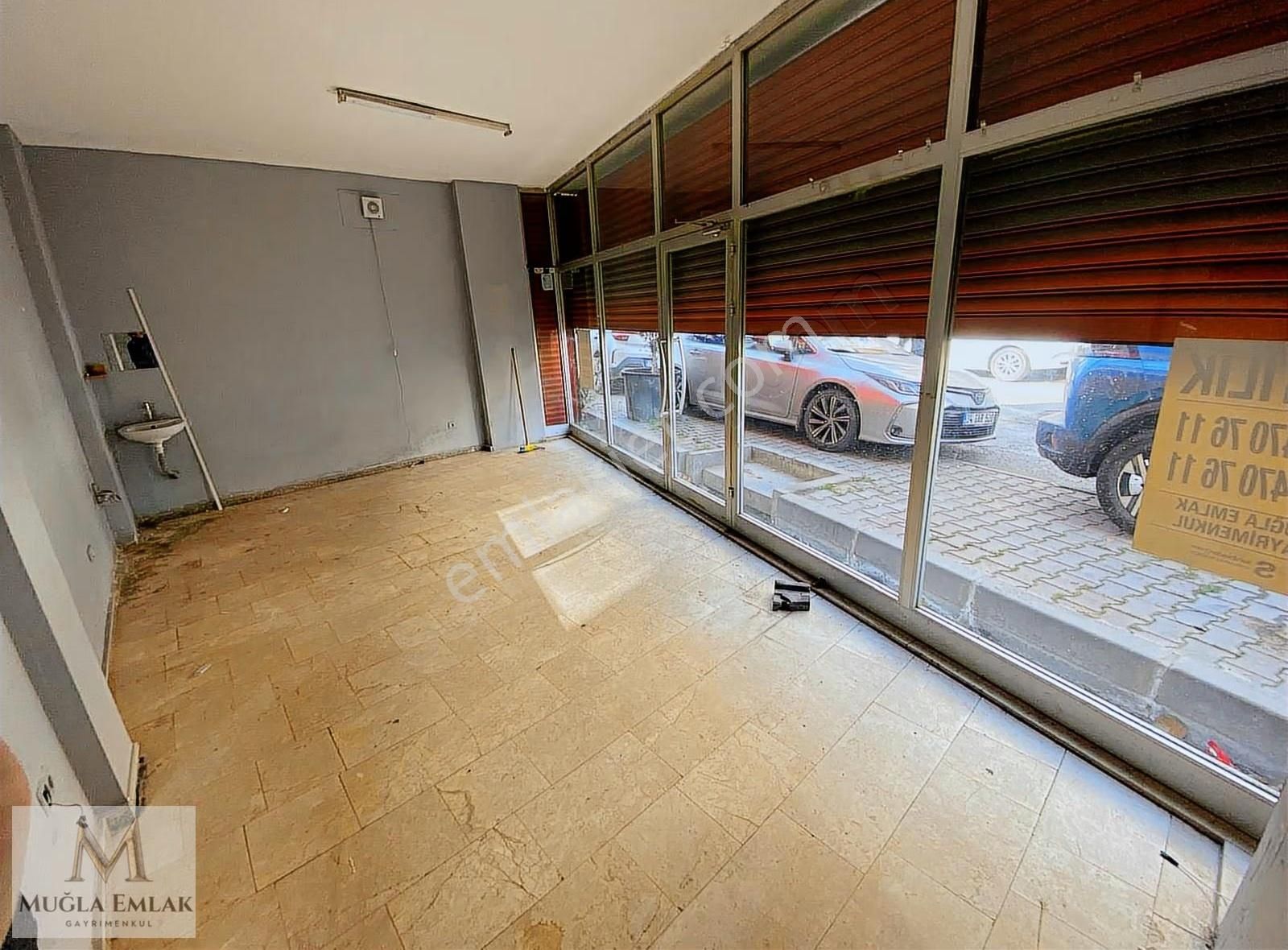Muğla Emlaktan Kırçeşme Sokakta Geniş Cepheli 25m Dükkan - Görsel 12