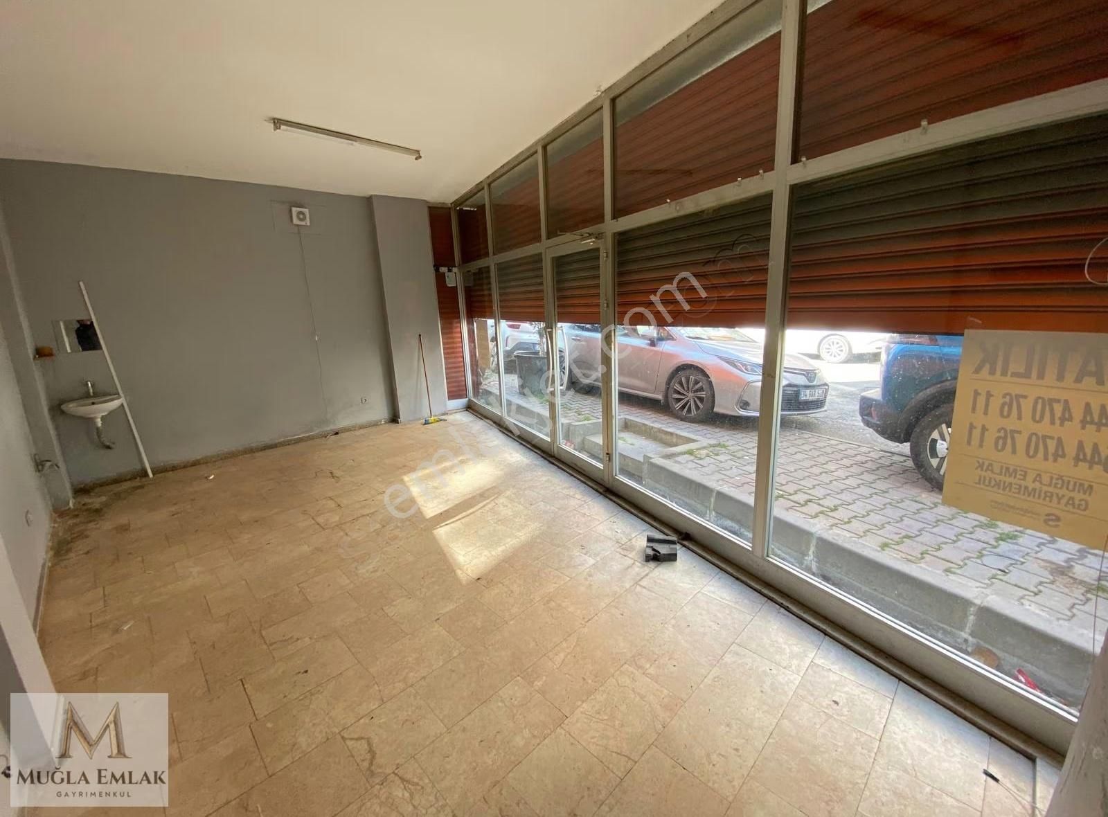 Muğla Emlaktan Kırçeşme Sokakta Geniş Cepheli 25m Dükkan - Görsel 3