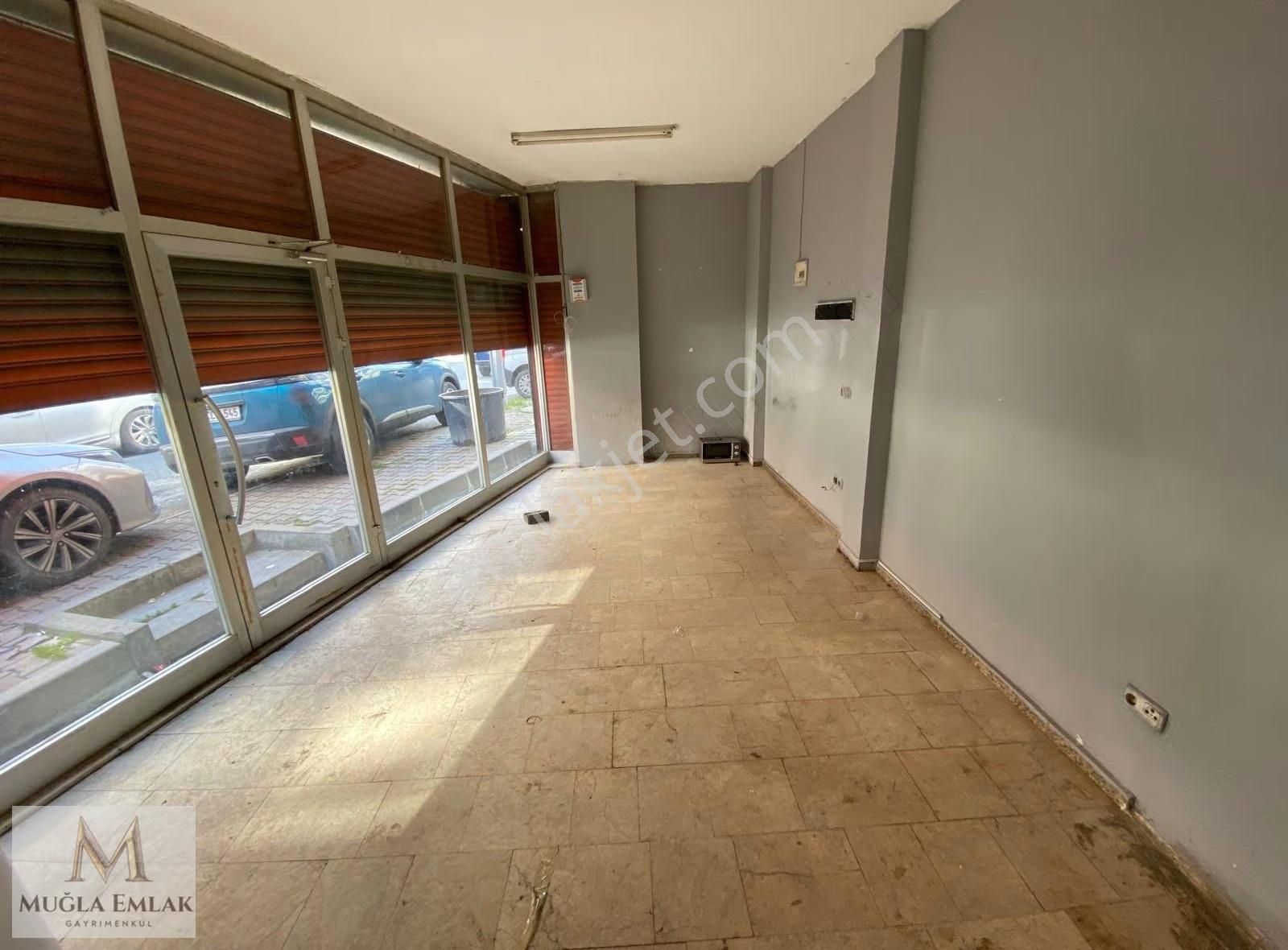 Muğla Emlaktan Kırçeşme Sokakta Geniş Cepheli 25m Dükkan - Görsel 6
