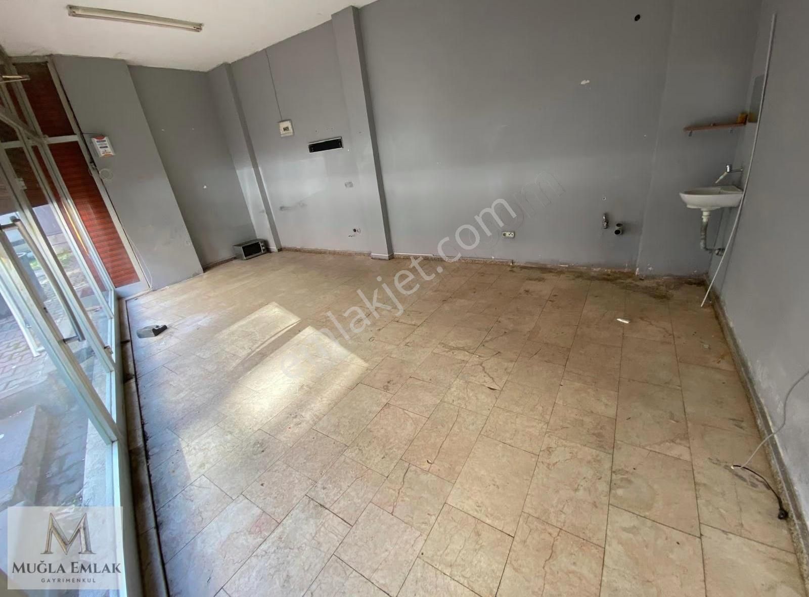 Muğla Emlaktan Kırçeşme Sokakta Geniş Cepheli 25m Dükkan - Görsel 11