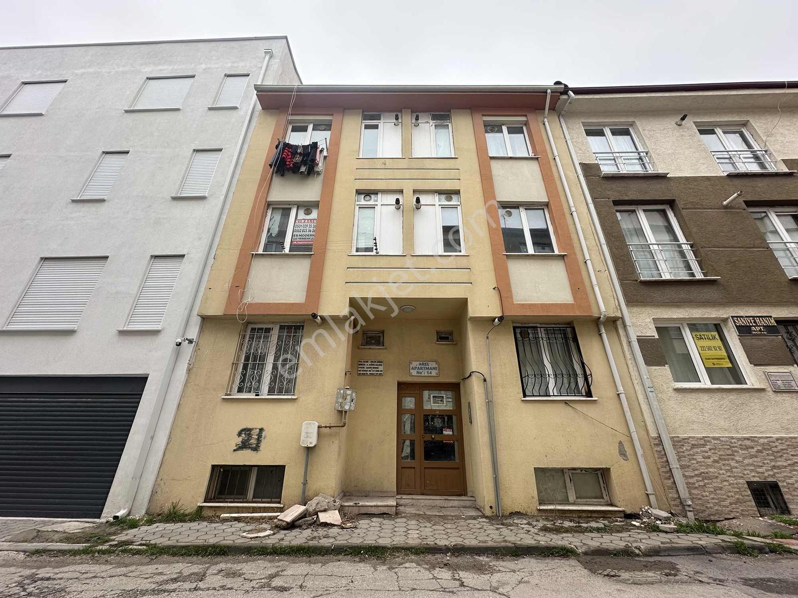 Anadolu Üni. Ve Özdilek Avm Yakını Kiralık 1+1 Geniş Daire