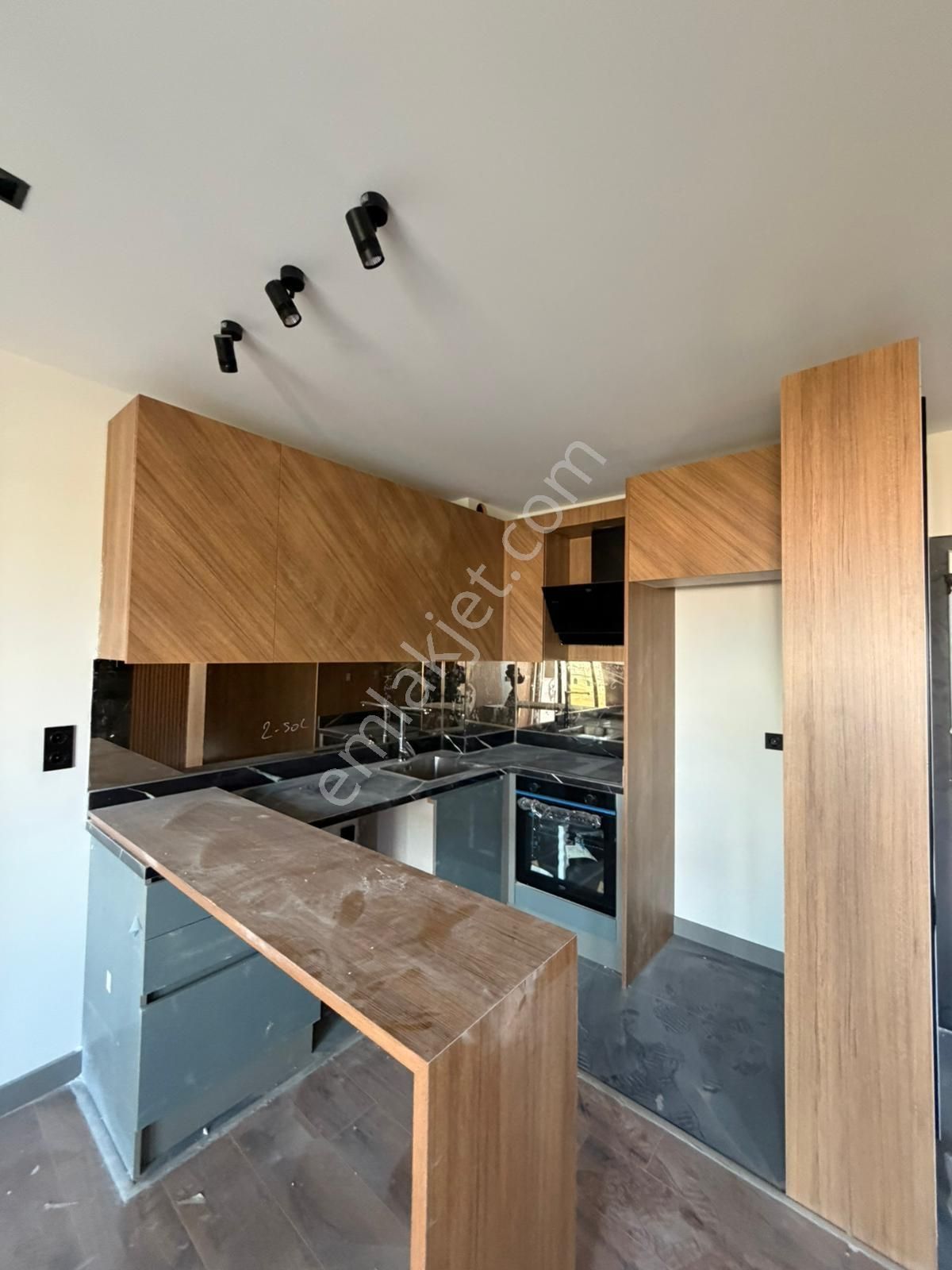 Sıfır, Havuz Cepheli Lüks 1+1 Oturuma Hazır! - Görsel 4