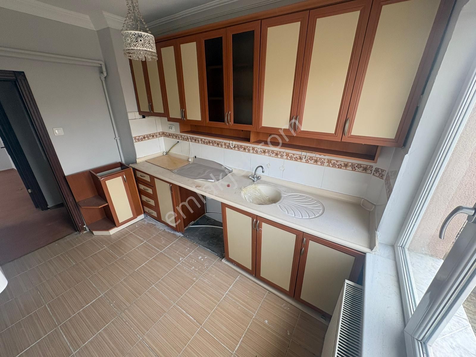 Hayal^den Akşemsettin Mh^de Merkezi Konumda Bağımsz Ara Katta Ön Cp. 3+1 Kupon Daire Akşemsettin