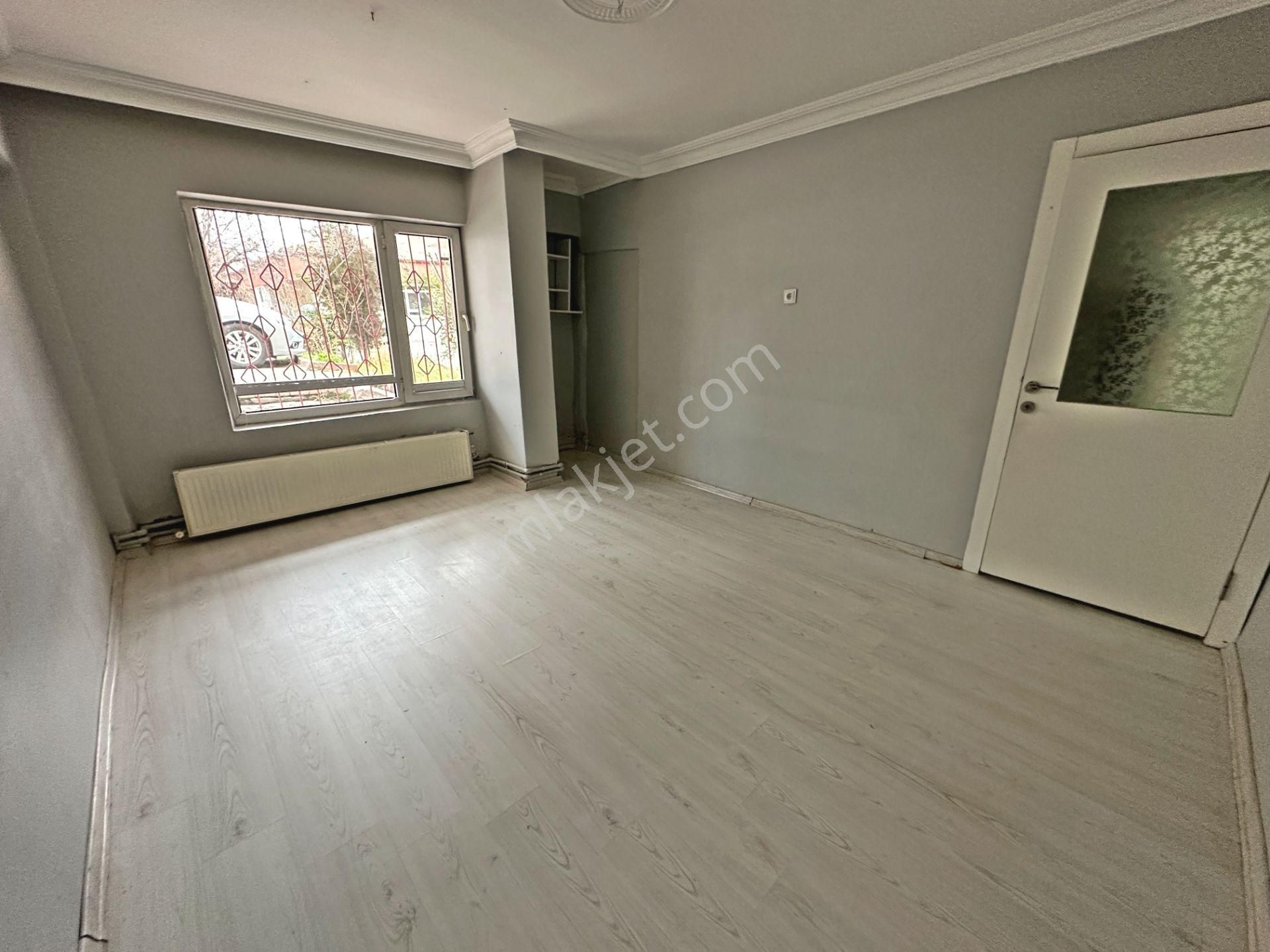 Yunus Market Karşısında Cadde Üzerinde Yapılı 3+1 Kiralık Daire