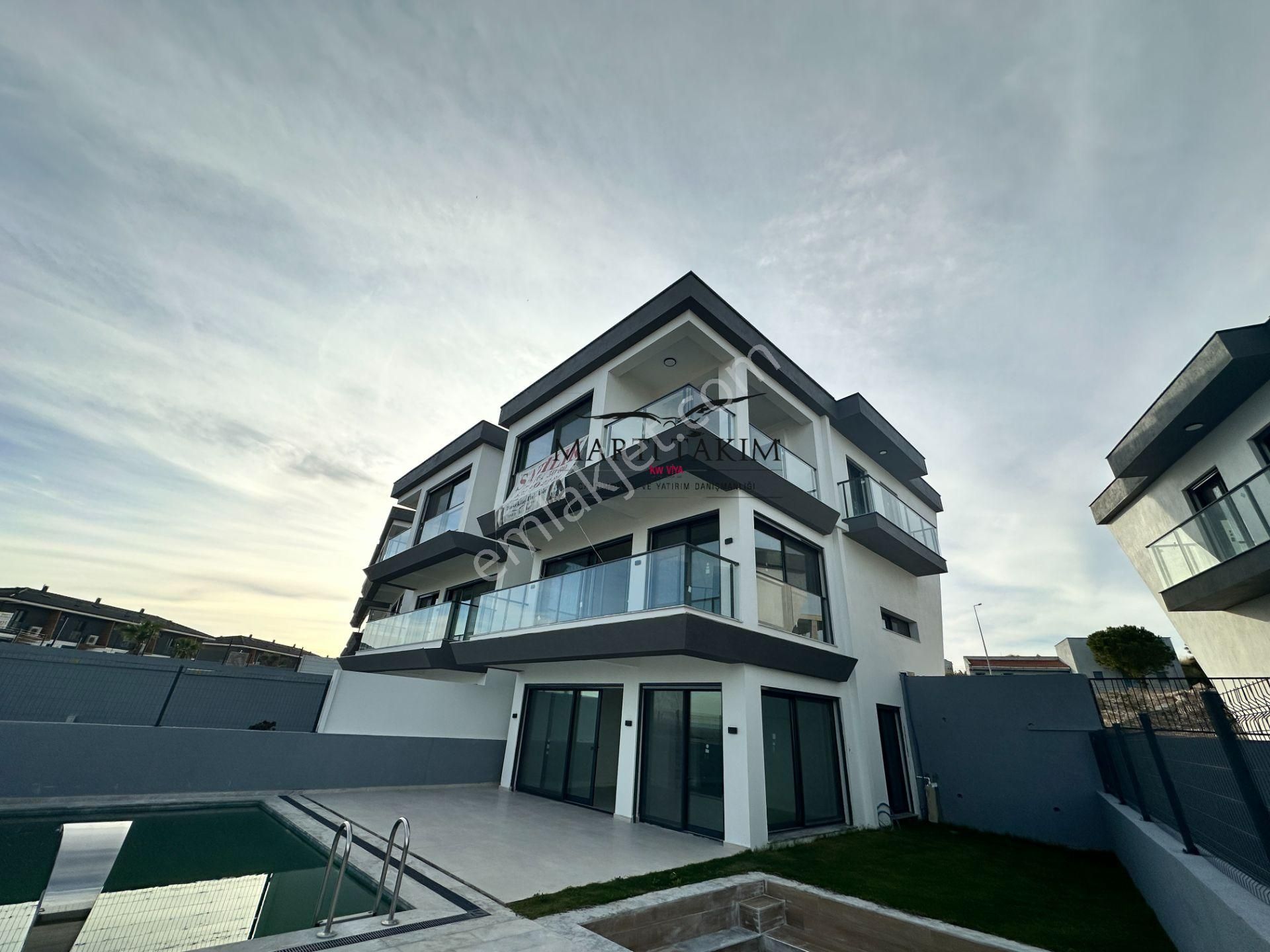 Villakent'te Özel Yapım Müstakil Havuzlu 4+2 Tripleks Villa