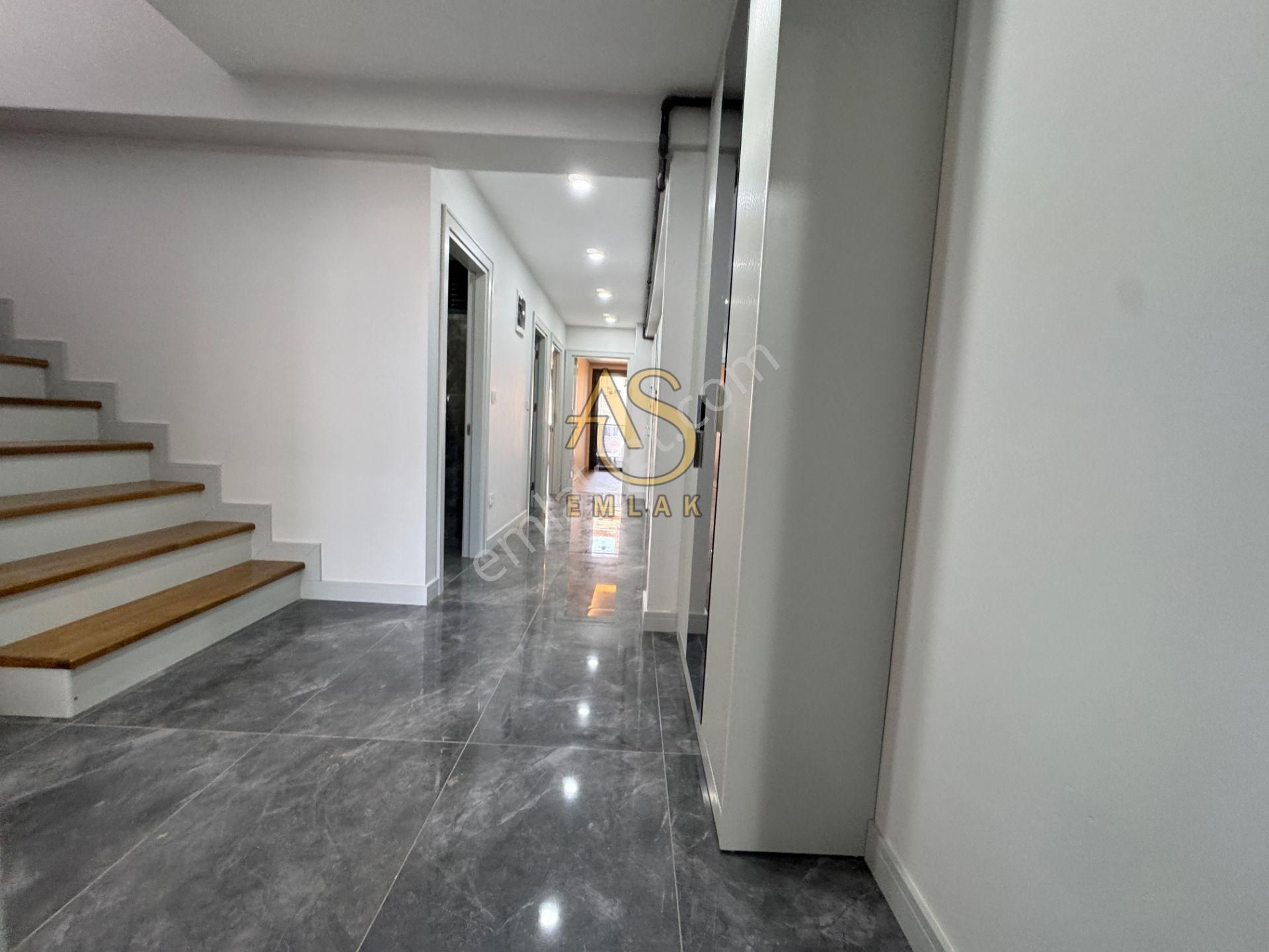 As Emlaktan 4+2sultantepe Deniz Manzaralı 310m2 Otoparklı Dublex - Görsel 22