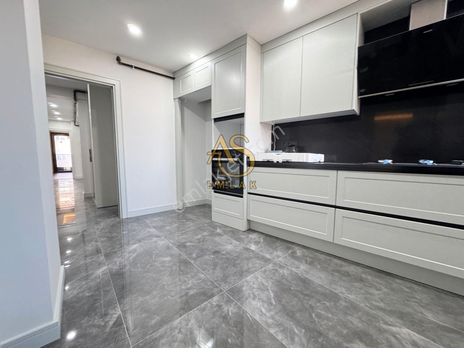 As Emlaktan 4+2sultantepe Deniz Manzaralı 310m2 Otoparklı Dublex - Görsel 20