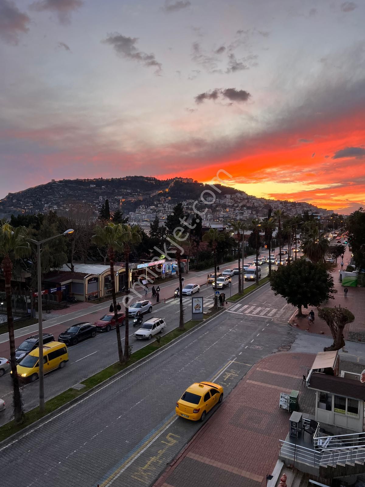 Alanya Merkez Atatürk Caddesinde 3+1 Full Eşyalı Kiralık Lüks Daire - Görsel 3