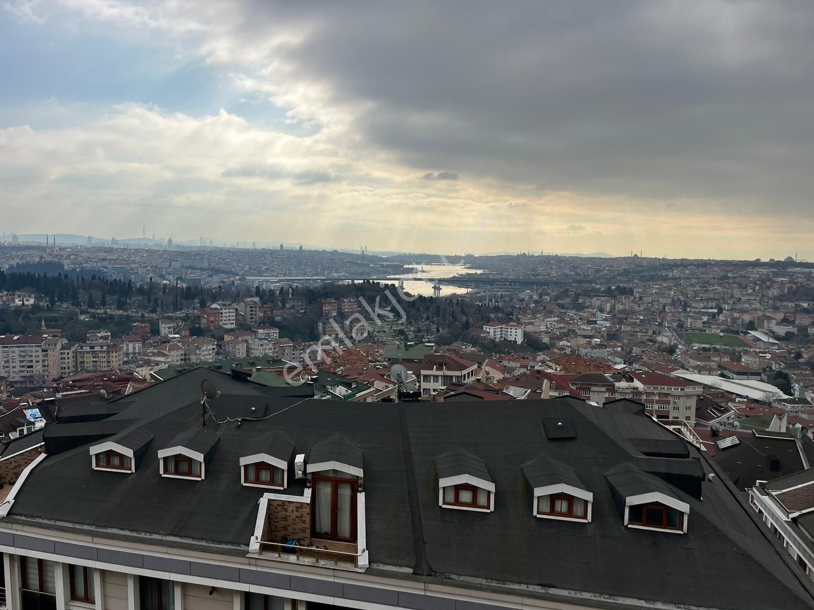 Şeref Emlak Eşsiz Manzaralı Kiralık Daire 35.000 Tl - Görsel 16