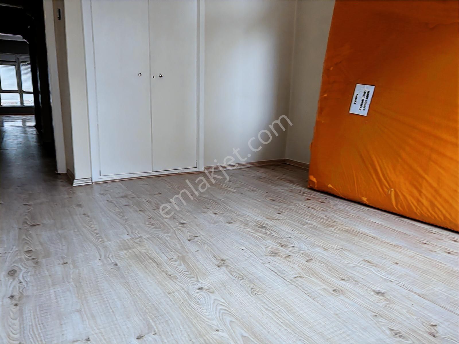 Kuttaş'tan Cadde Üstü Katta Ön 2+1 İçi Yapılı Metro Yakını - Görsel 11