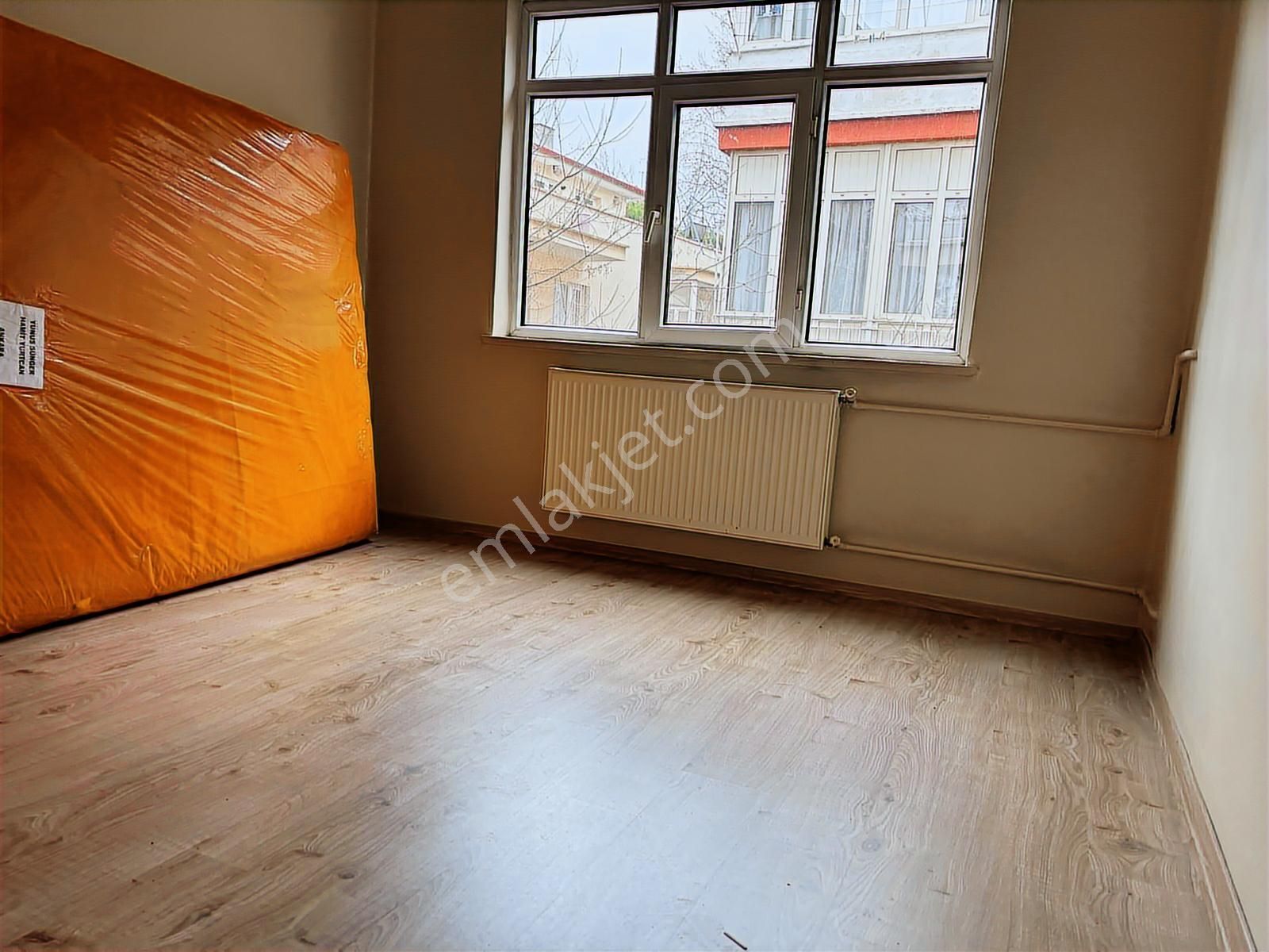 Kuttaş'tan Cadde Üstü Katta Ön 2+1 İçi Yapılı Metro Yakını - Görsel 33