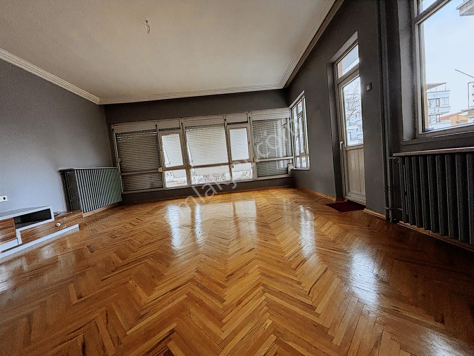 Kuttaş'tan Cadde Üstü Katta Ön 2+1 İçi Yapılı Metro Yakını - Görsel 5