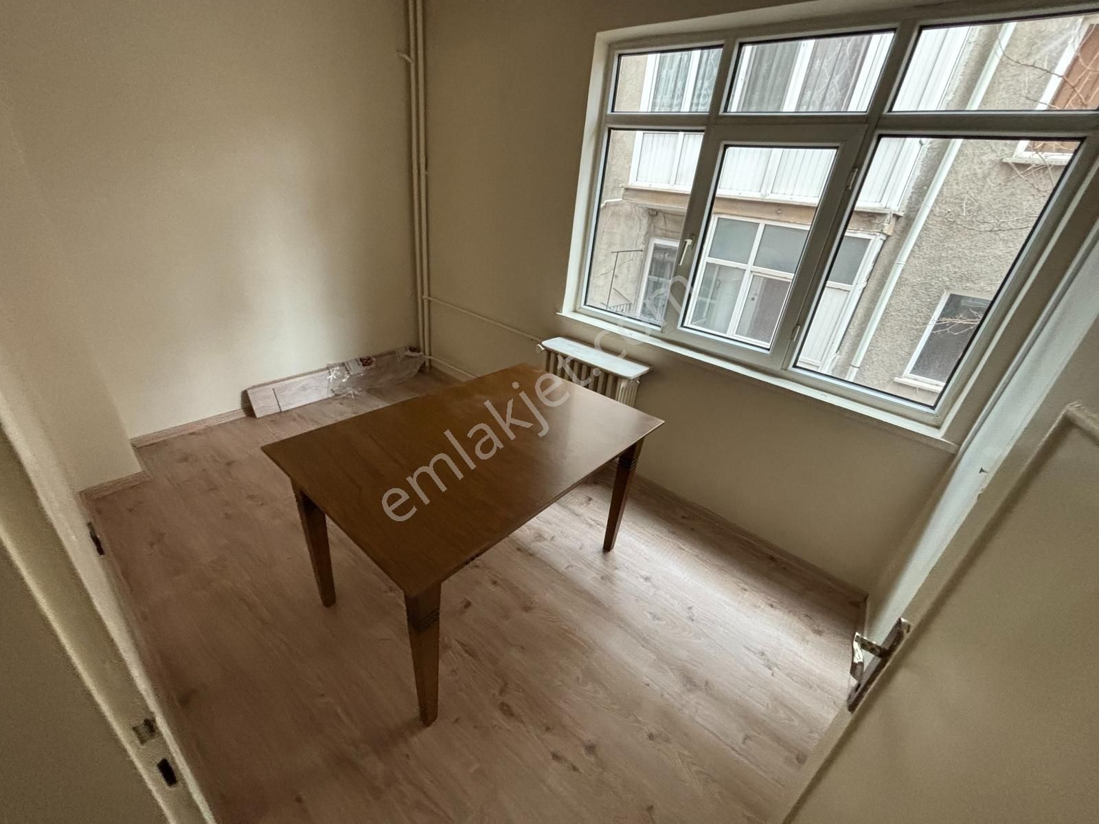 Kuttaş'tan Cadde Üstü Katta Ön 2+1 İçi Yapılı Metro Yakını - Görsel 25