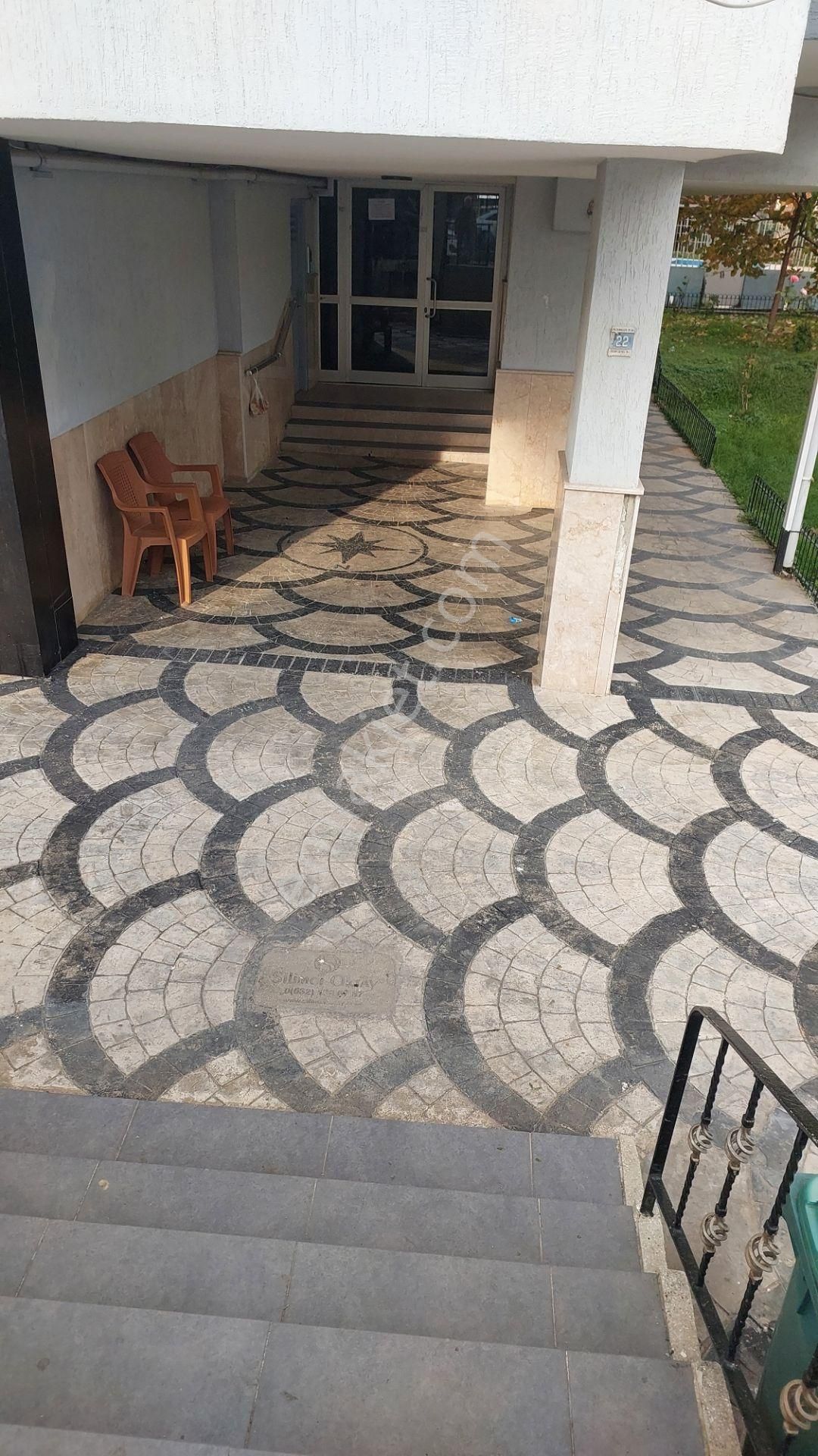 Güzelyalı Yalı Mah . Havuzlu Ara Kat Kiracılı Temiz 2+1 Daire - Görsel 2