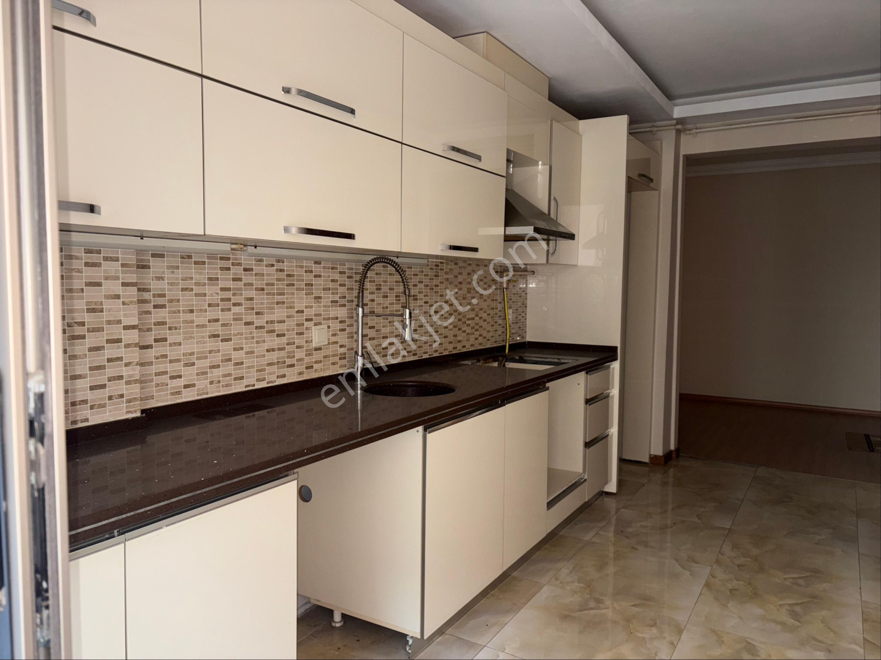 İzmir Denizmen İnönü Cadde Yakını Genç Binada 3+1 Kiralık Daire - Görsel 7