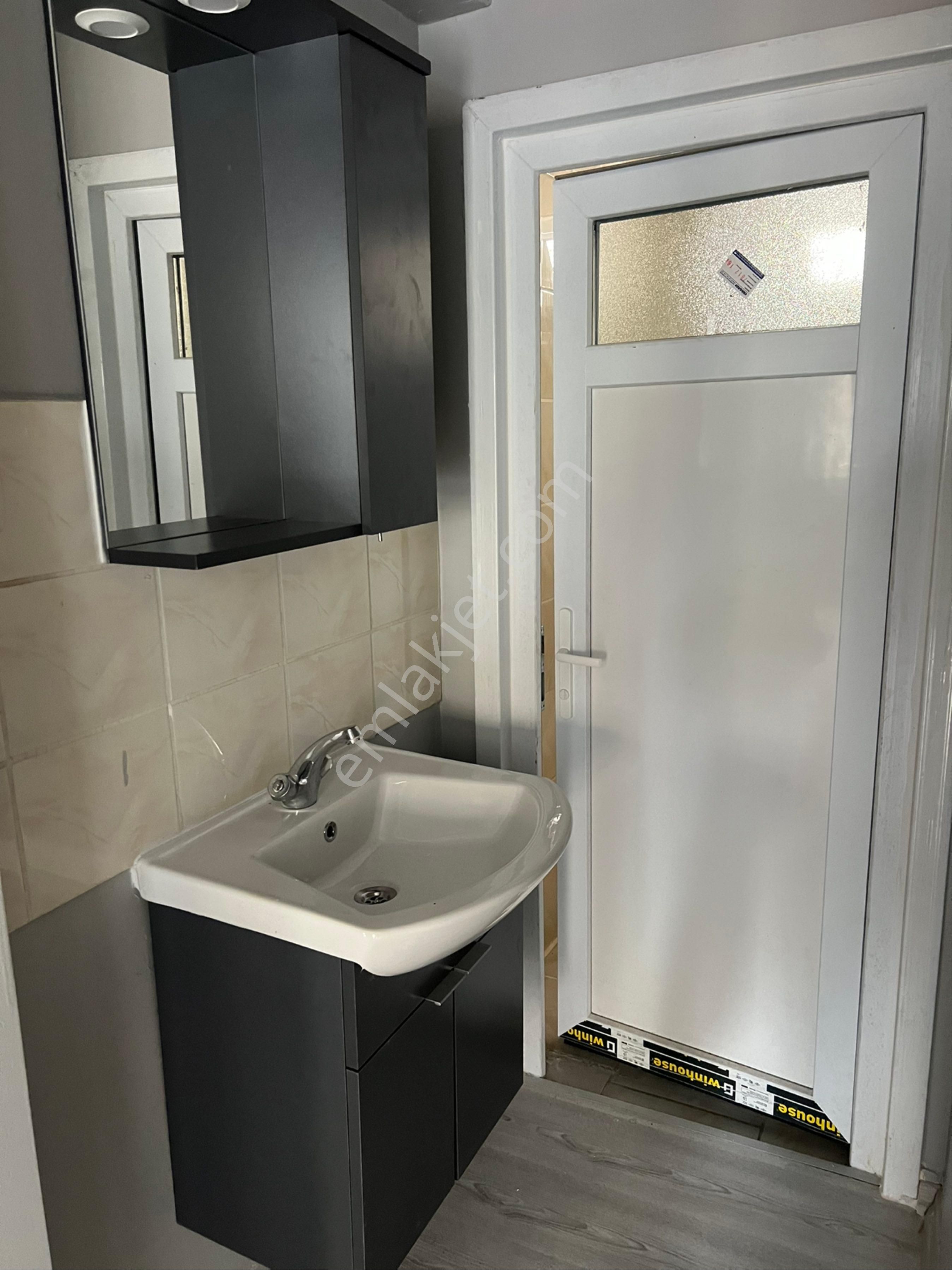 Süvaride Ara Katda Kiralık 3+1 Daire - Görsel 3