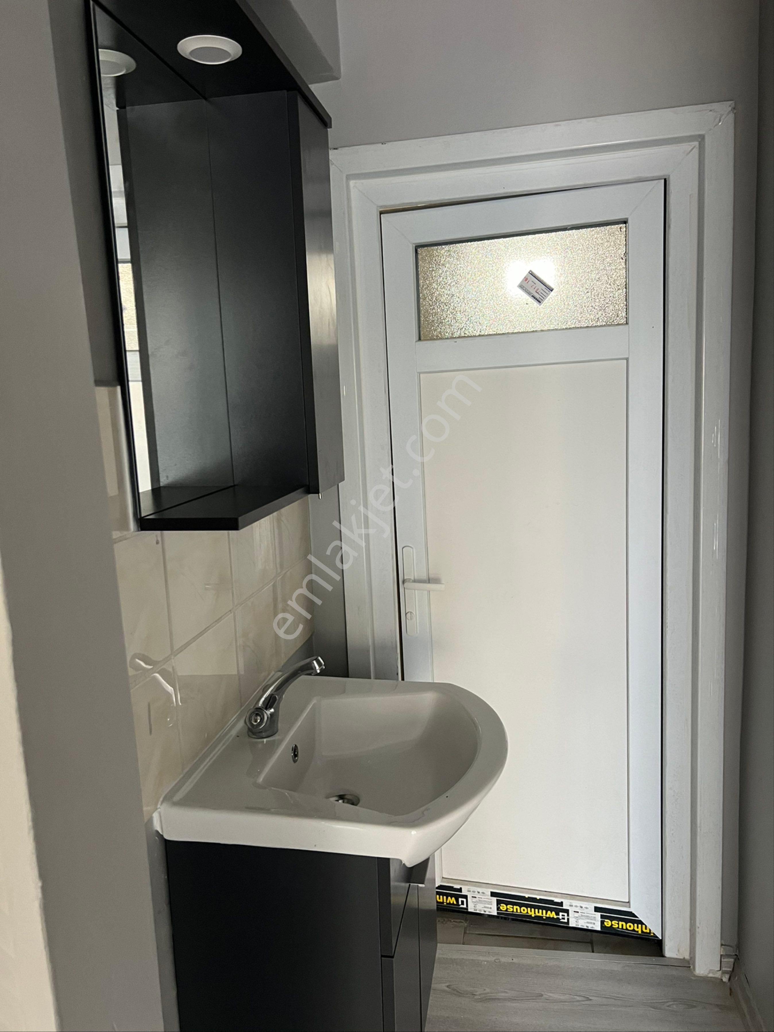 Süvaride Ara Katda Kiralık 3+1 Daire - Görsel 2