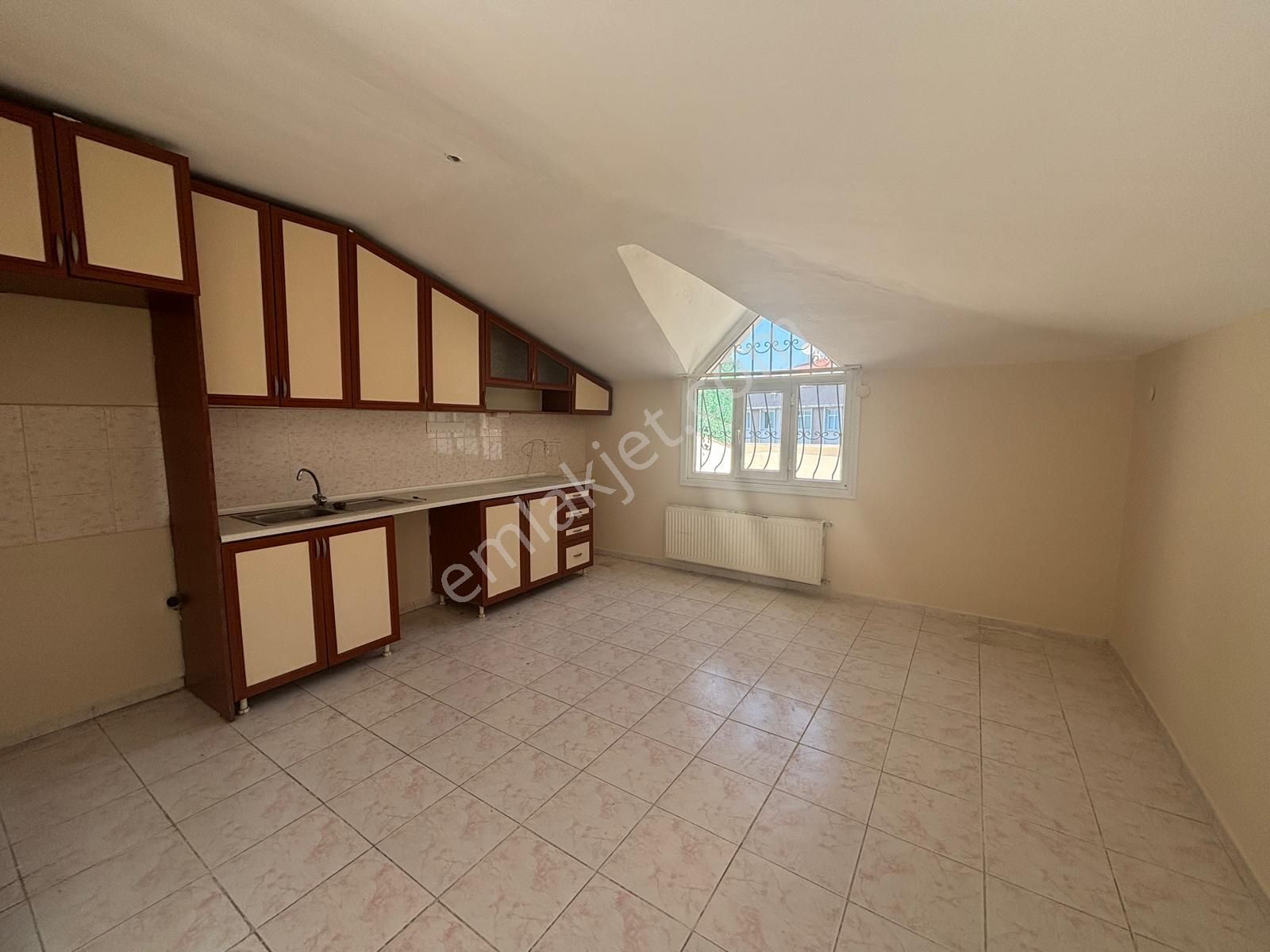 Pendik Çınardere'de Oldukça Geniş Kullanışlı 4+2 Dubleks Daire - Görsel 13