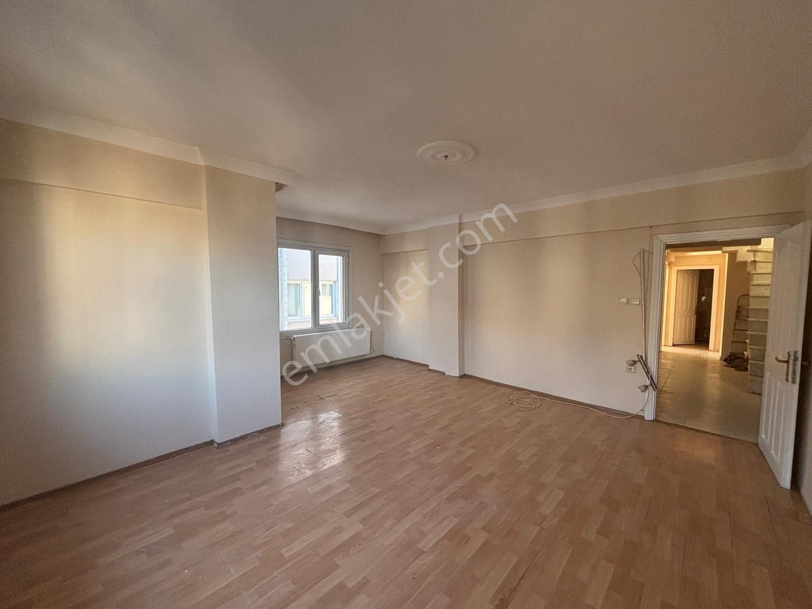 Pendik Çınardere'de Oldukça Geniş Kullanışlı 4+2 Dubleks Daire