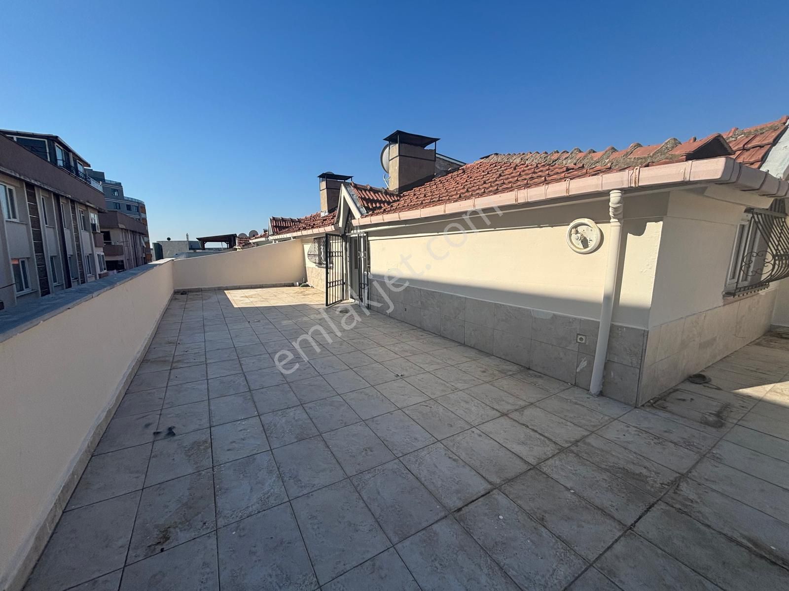 Pendik Çınardere'de Oldukça Geniş Kullanışlı 4+2 Dubleks Daire - Görsel 18