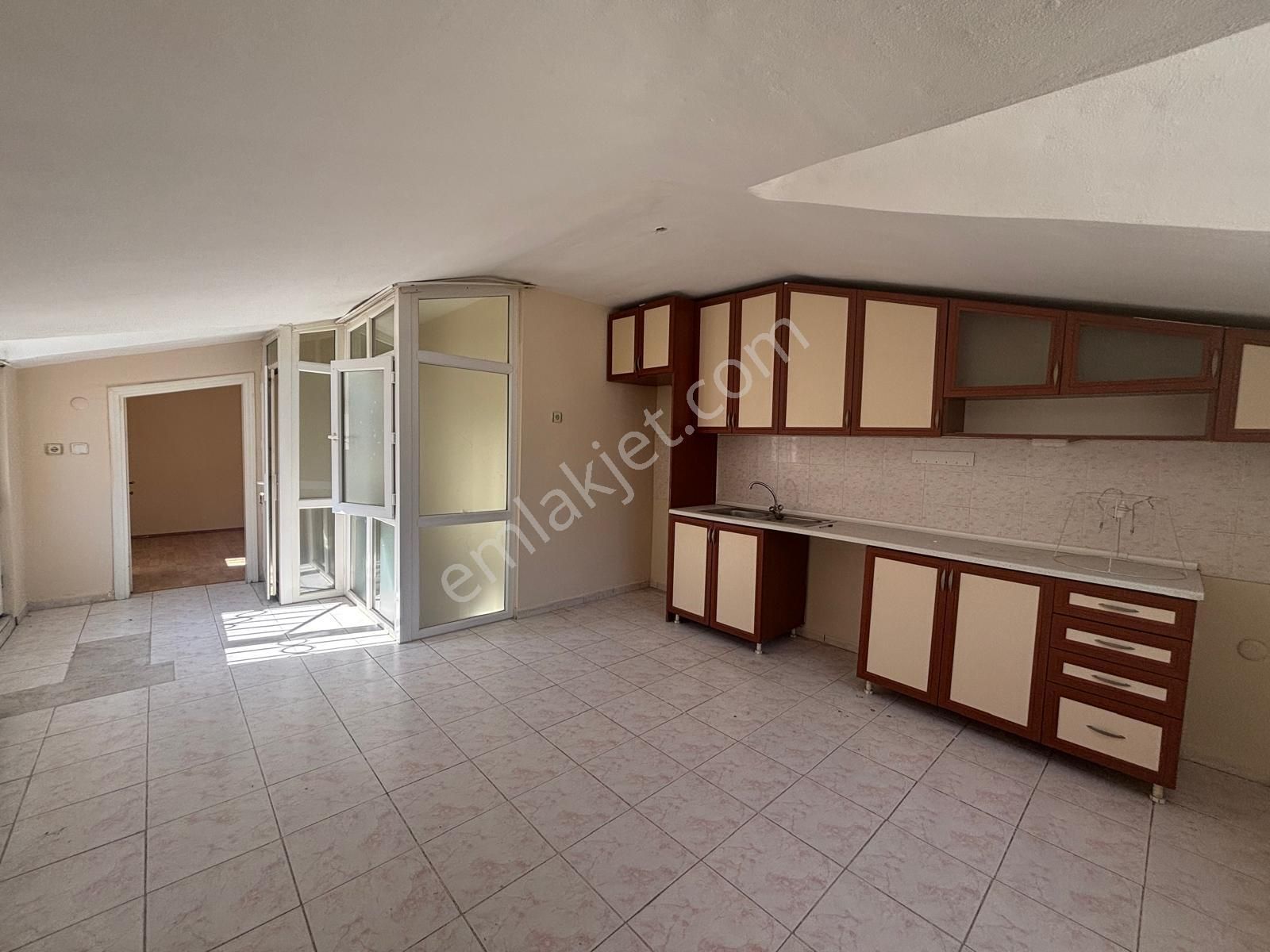 Pendik Çınardere'de Oldukça Geniş Kullanışlı 4+2 Dubleks Daire - Görsel 14