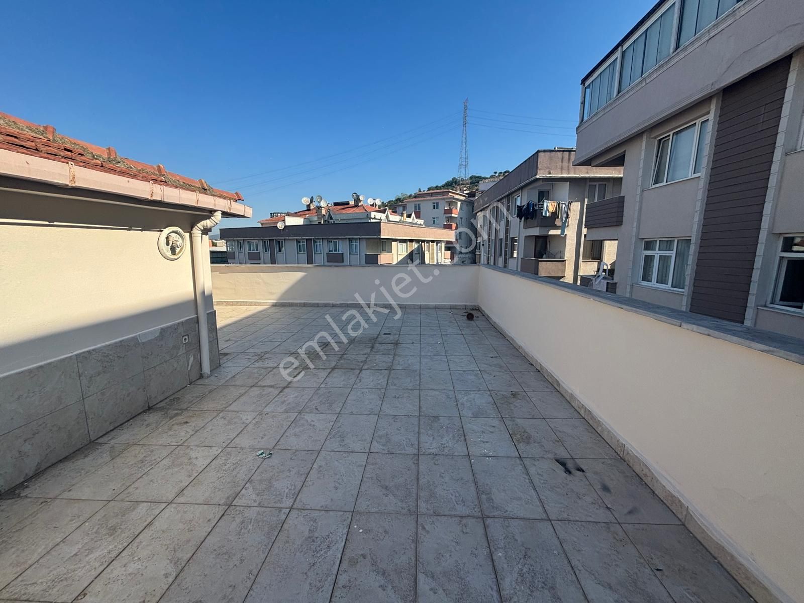 Pendik Çınardere'de Oldukça Geniş Kullanışlı 4+2 Dubleks Daire - Görsel 16