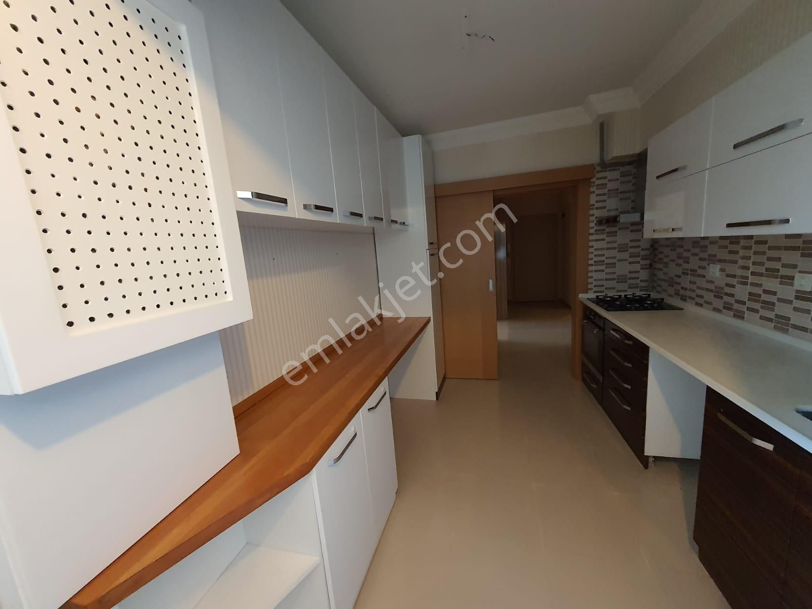 Hoşdere Caddesi Üzerinde Yapılı Giriş Kat 3+1 Kiralık Daire - Görsel 27