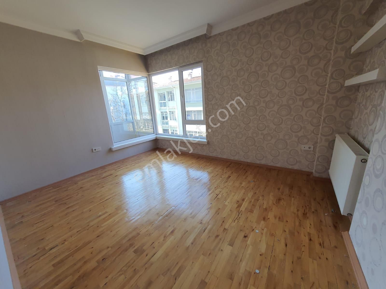 Hoşdere Caddesi Üzerinde Yapılı Giriş Kat 3+1 Kiralık Daire - Görsel 7
