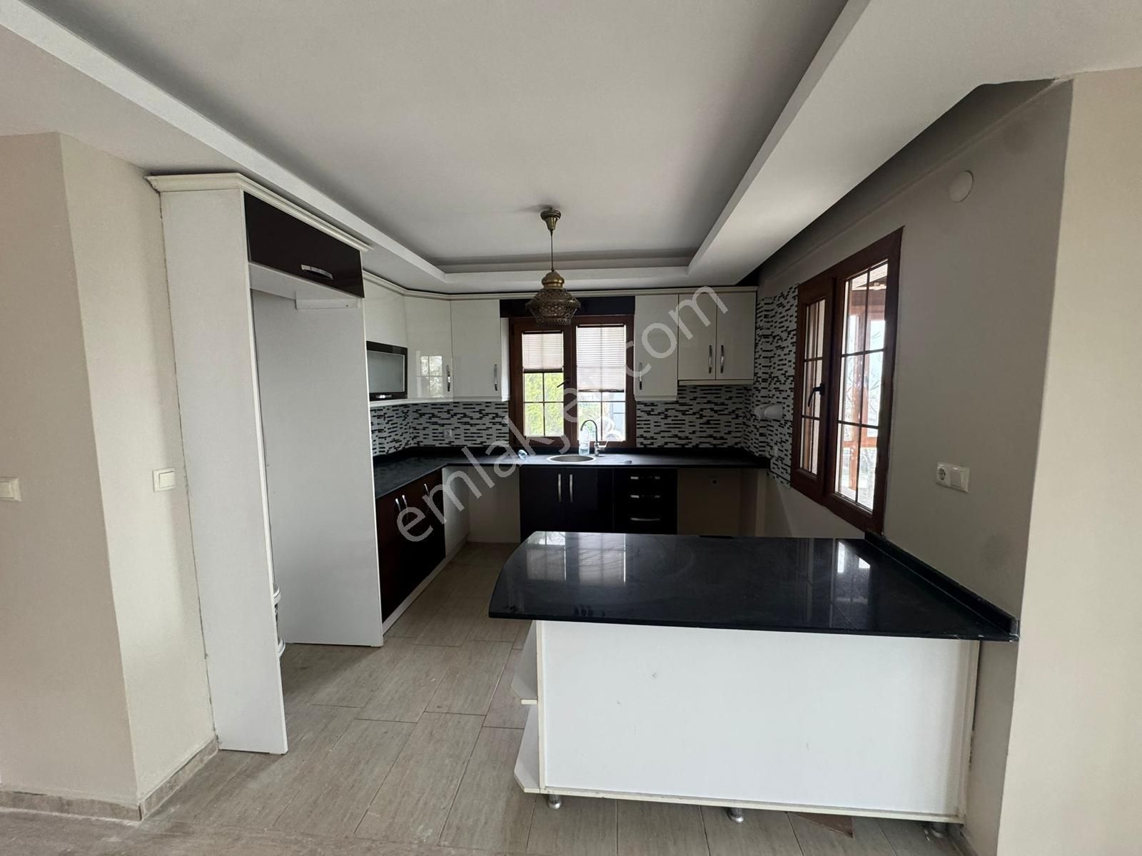 Çandarlıda Deniz Manzaralı Müstakil Villa! - Görsel 4