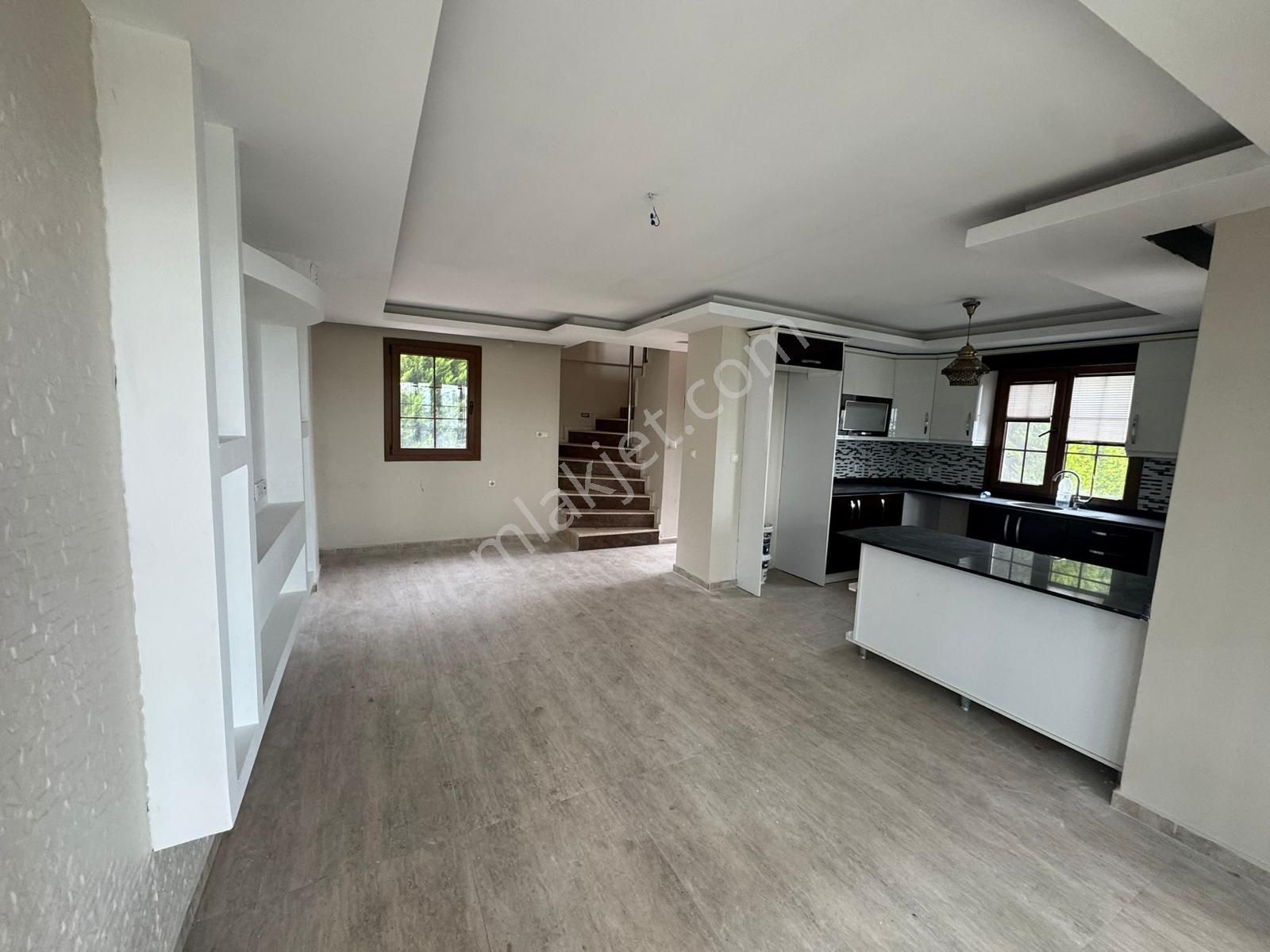 Çandarlıda Deniz Manzaralı Müstakil Villa! - Görsel 8